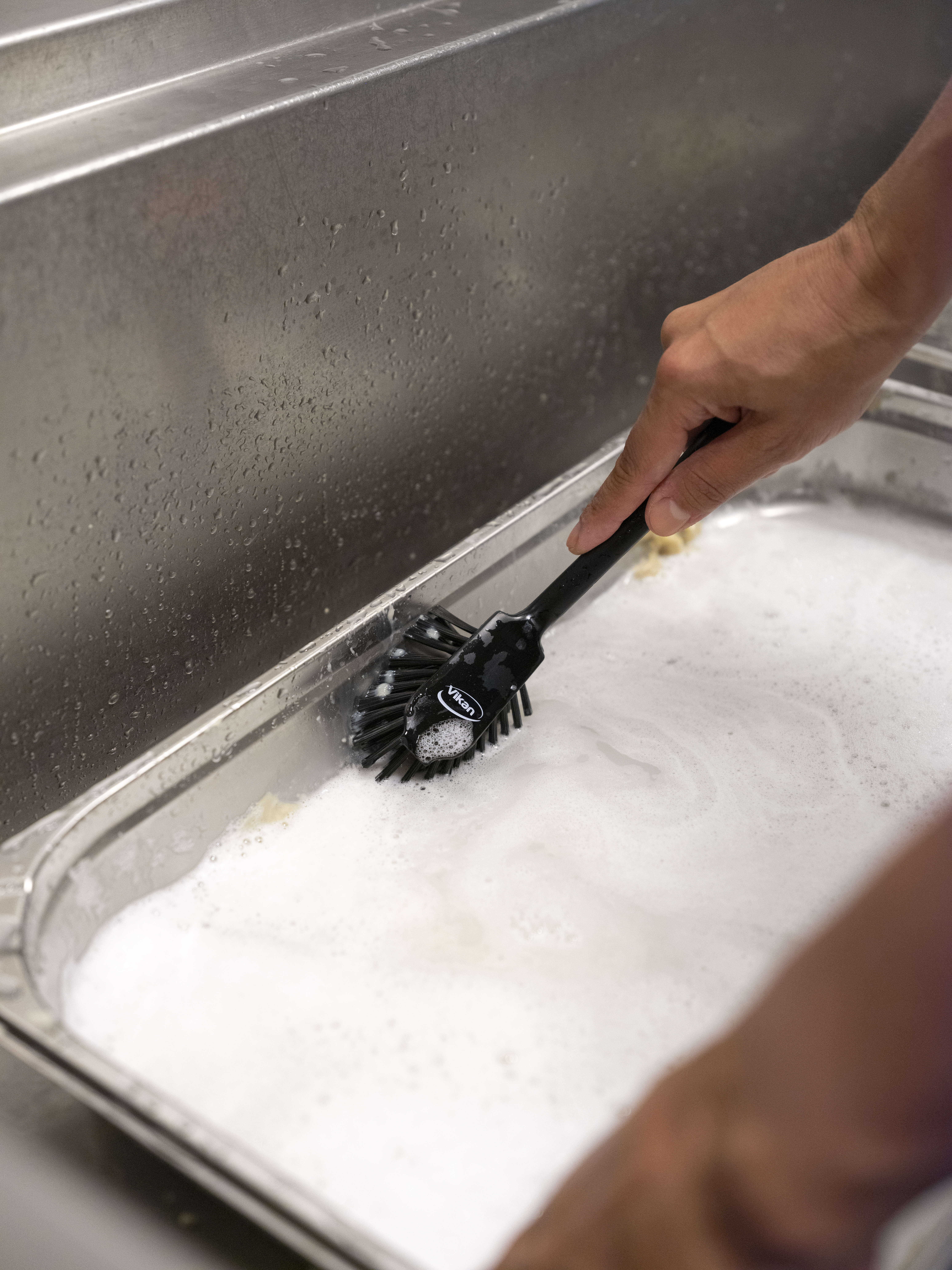 Vikan Dish Brush w/Scraping Edge, 280 mm, Medium, Blue