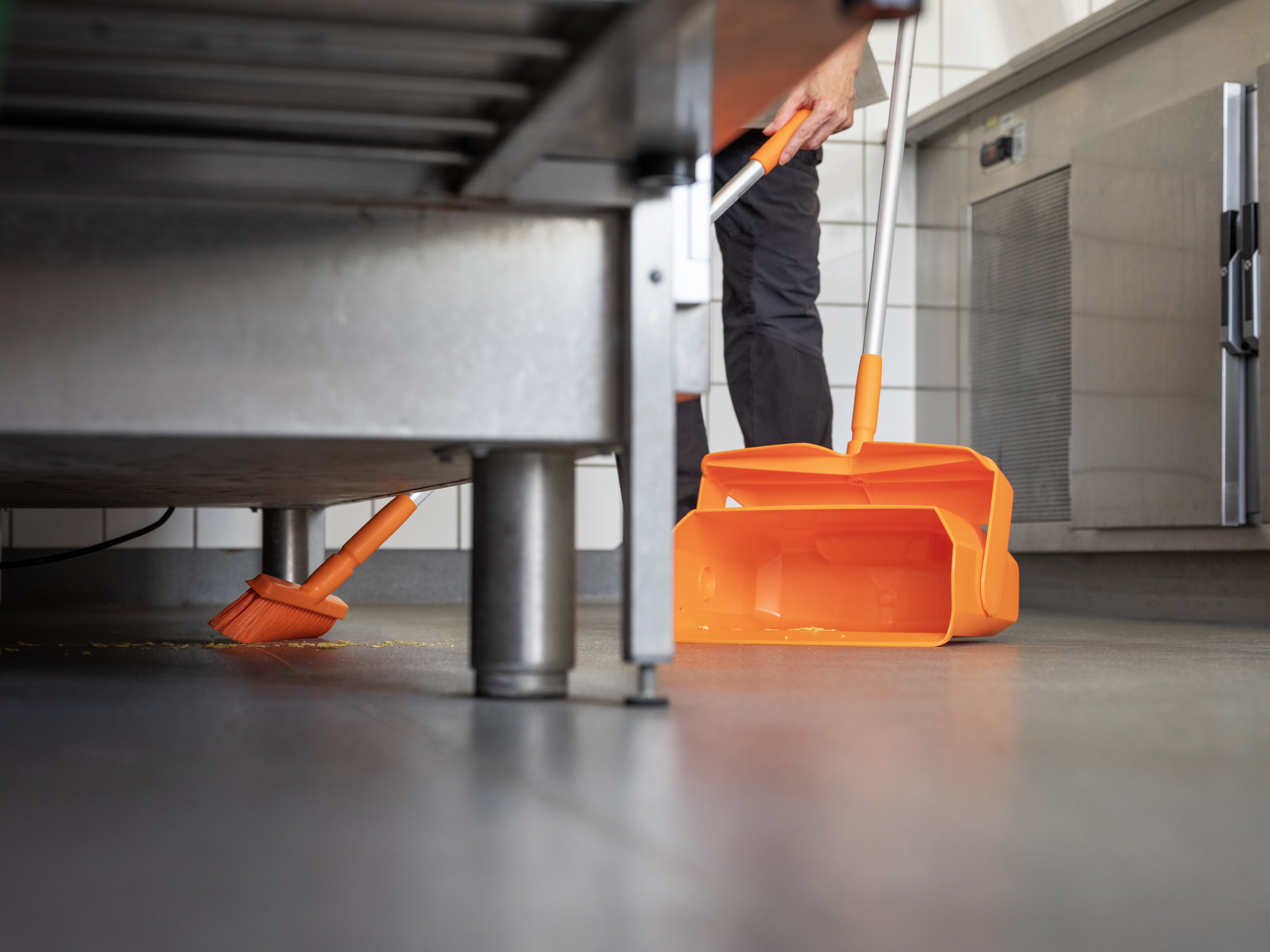 Vikan Dustpan set, closable with broom, 350 mm, Medium, Blue