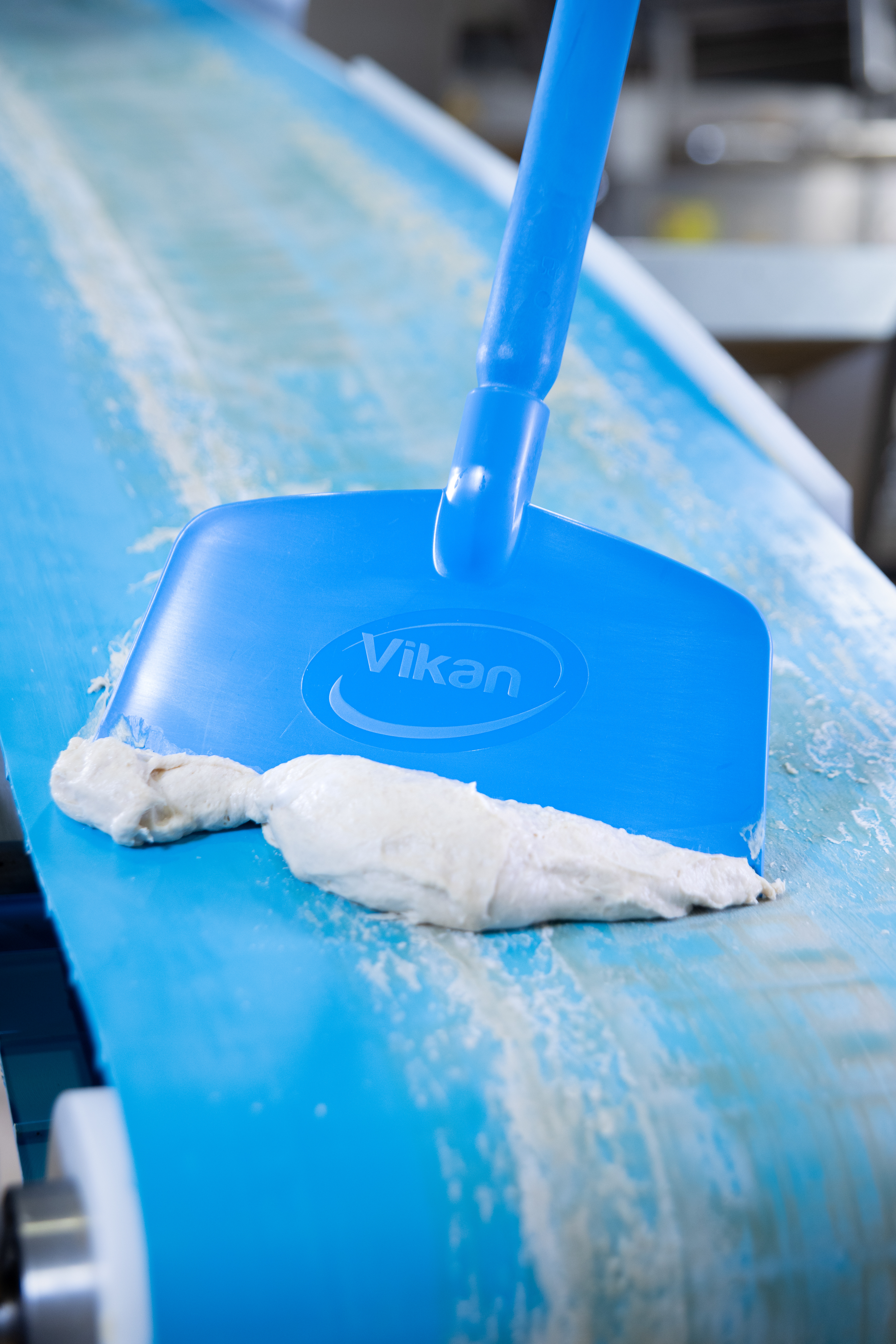 Vikan Nylon Table & Floor Scraper, 255 mm, Hard, Blue