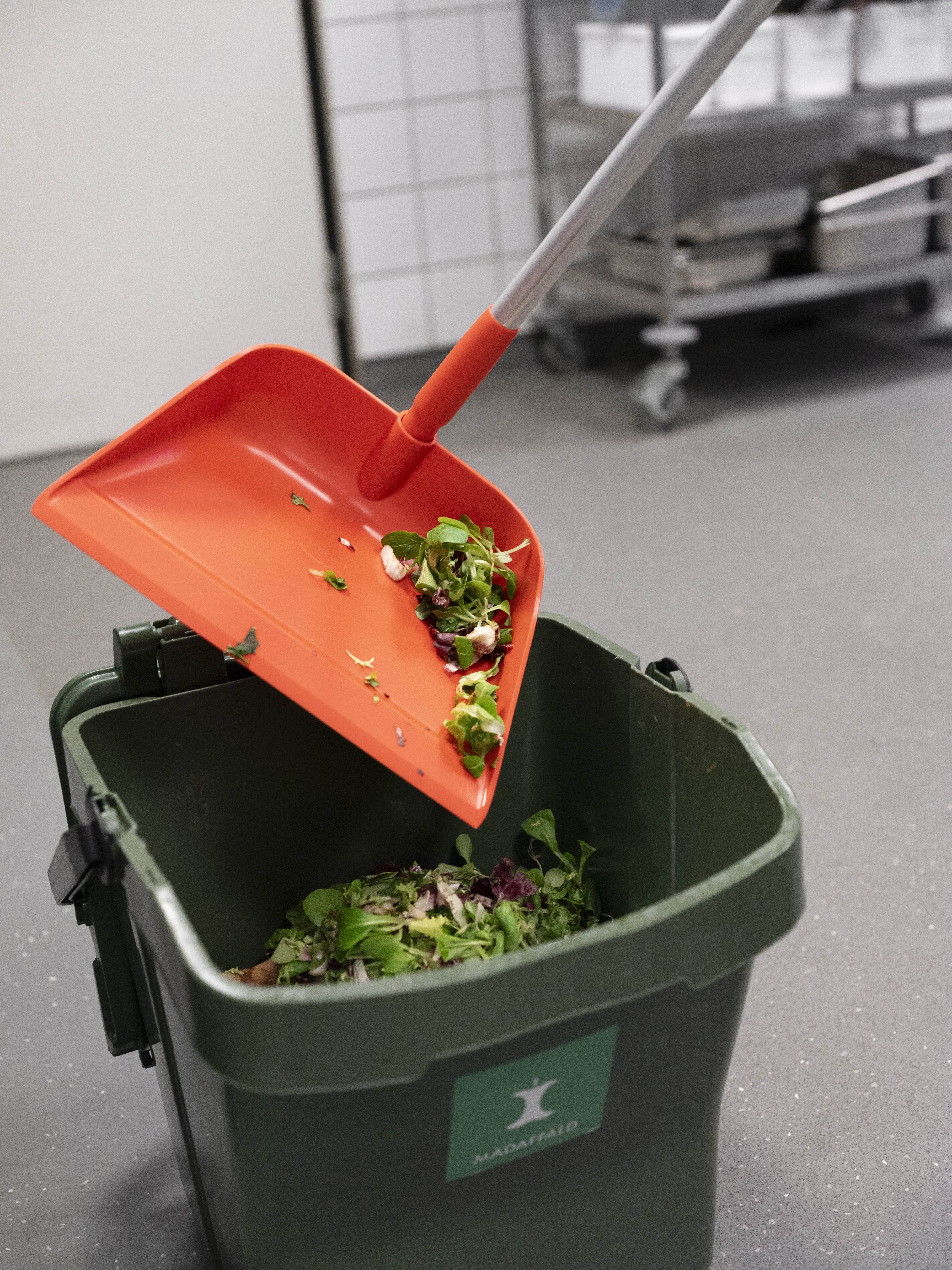 Vikan Upright Dustpan and Broom Set, 330 mm, Medium, Blue