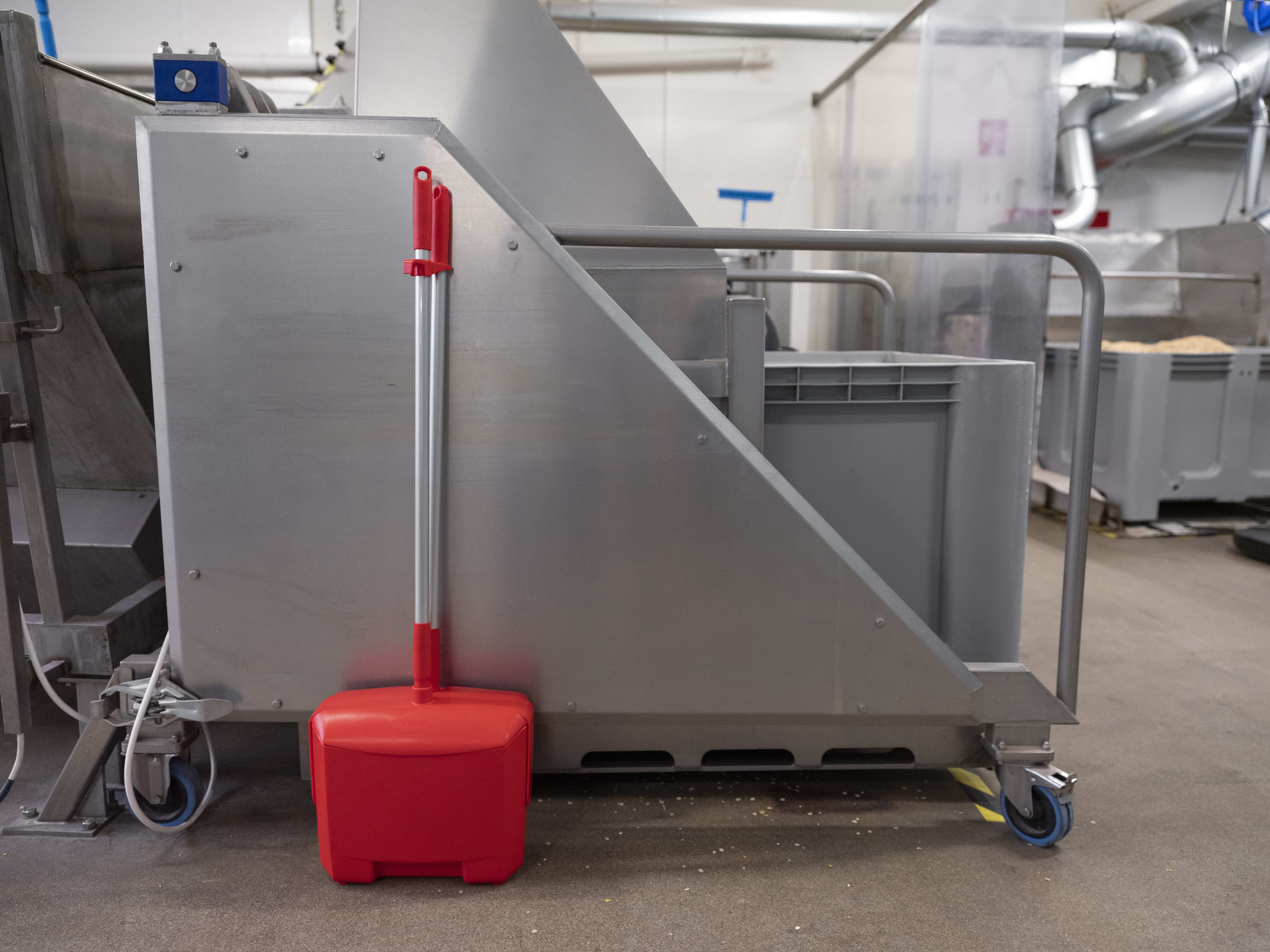 Vikan Dustpan set, closable with broom, 350 mm, Medium, Blue