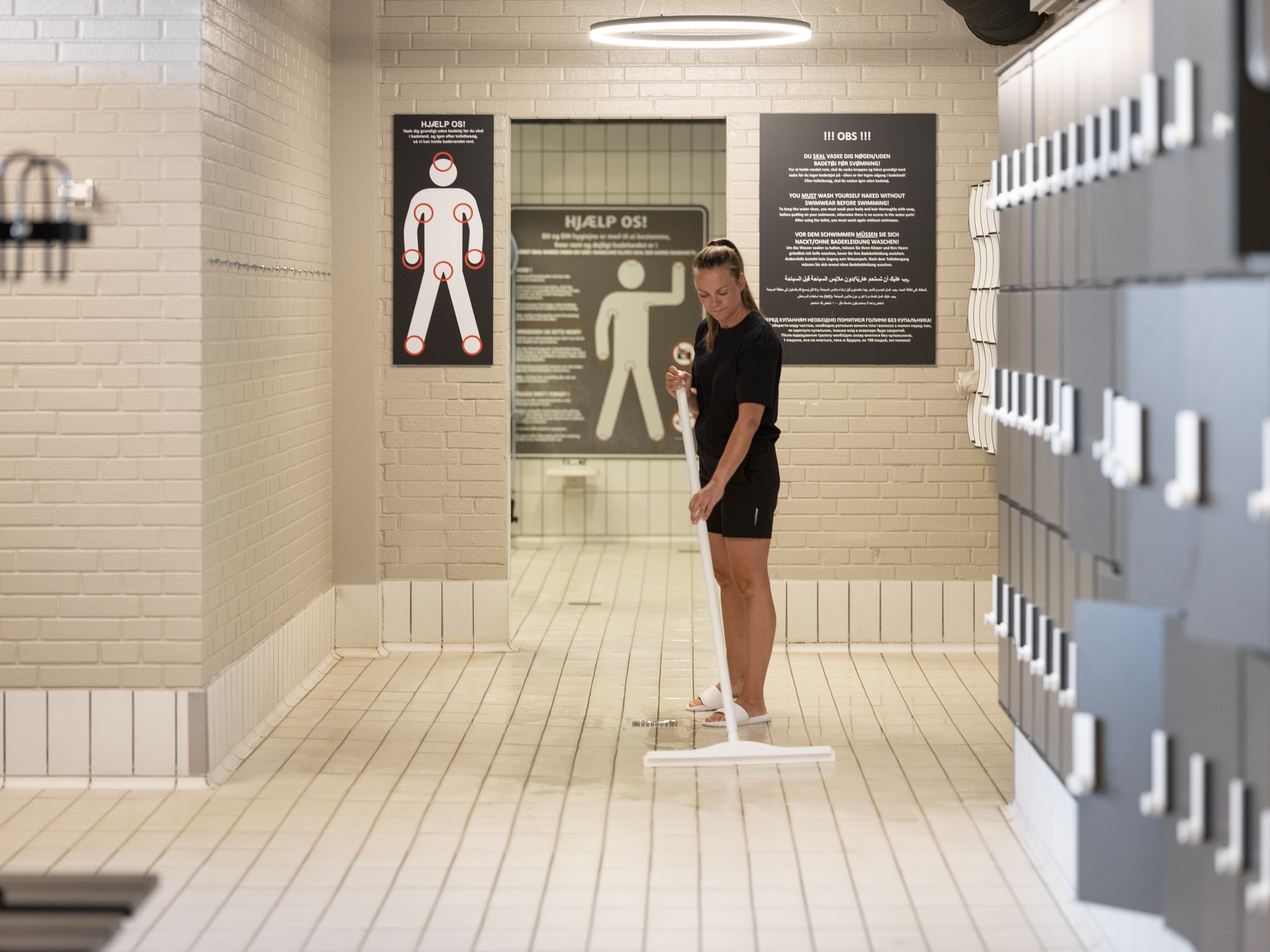 Vikan Hygienic Revolving Neck  Squeegee w/replacement cassette, 600 mm, Blue