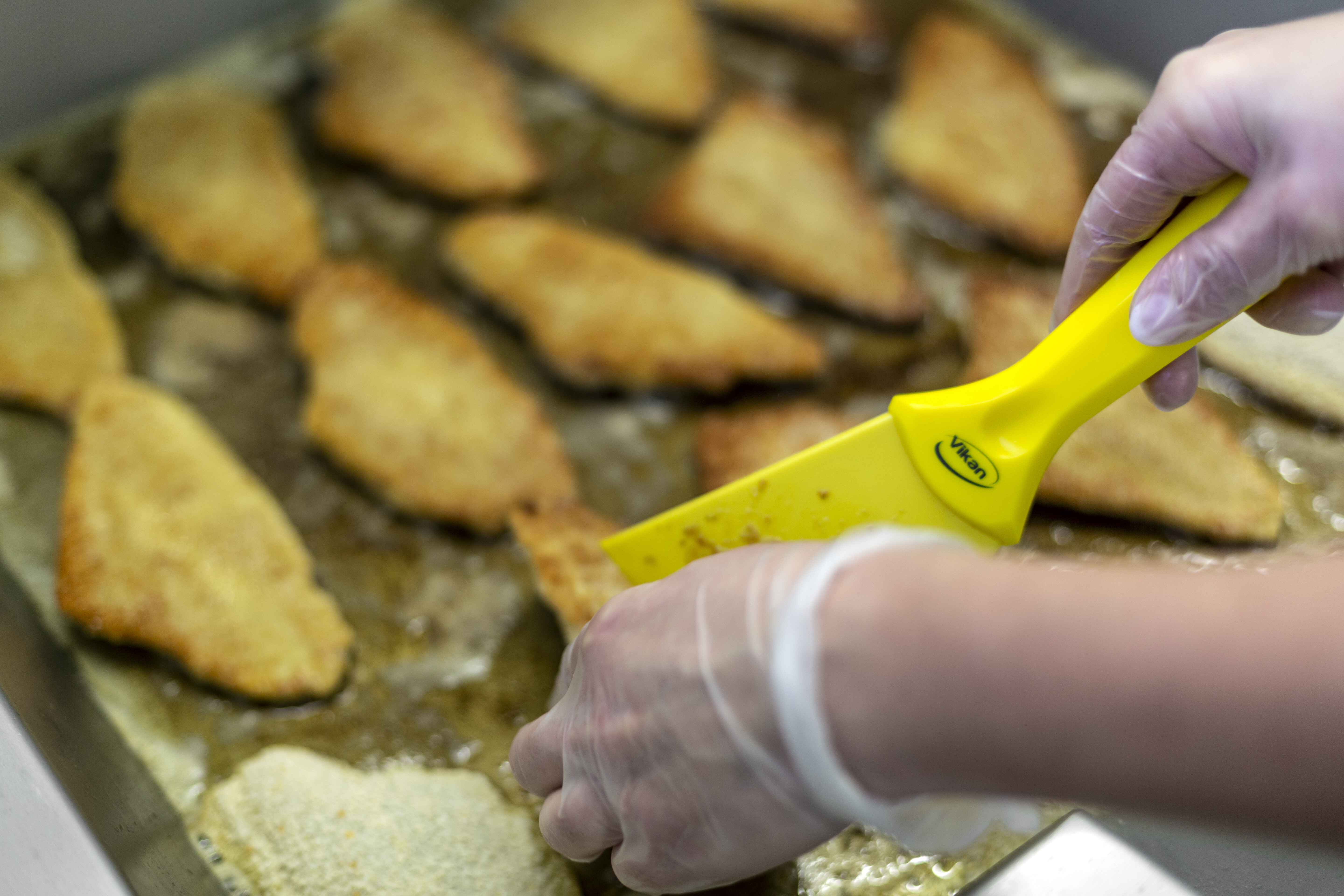 Vikan Nylon Hand Scraper, 100 mm, Blue