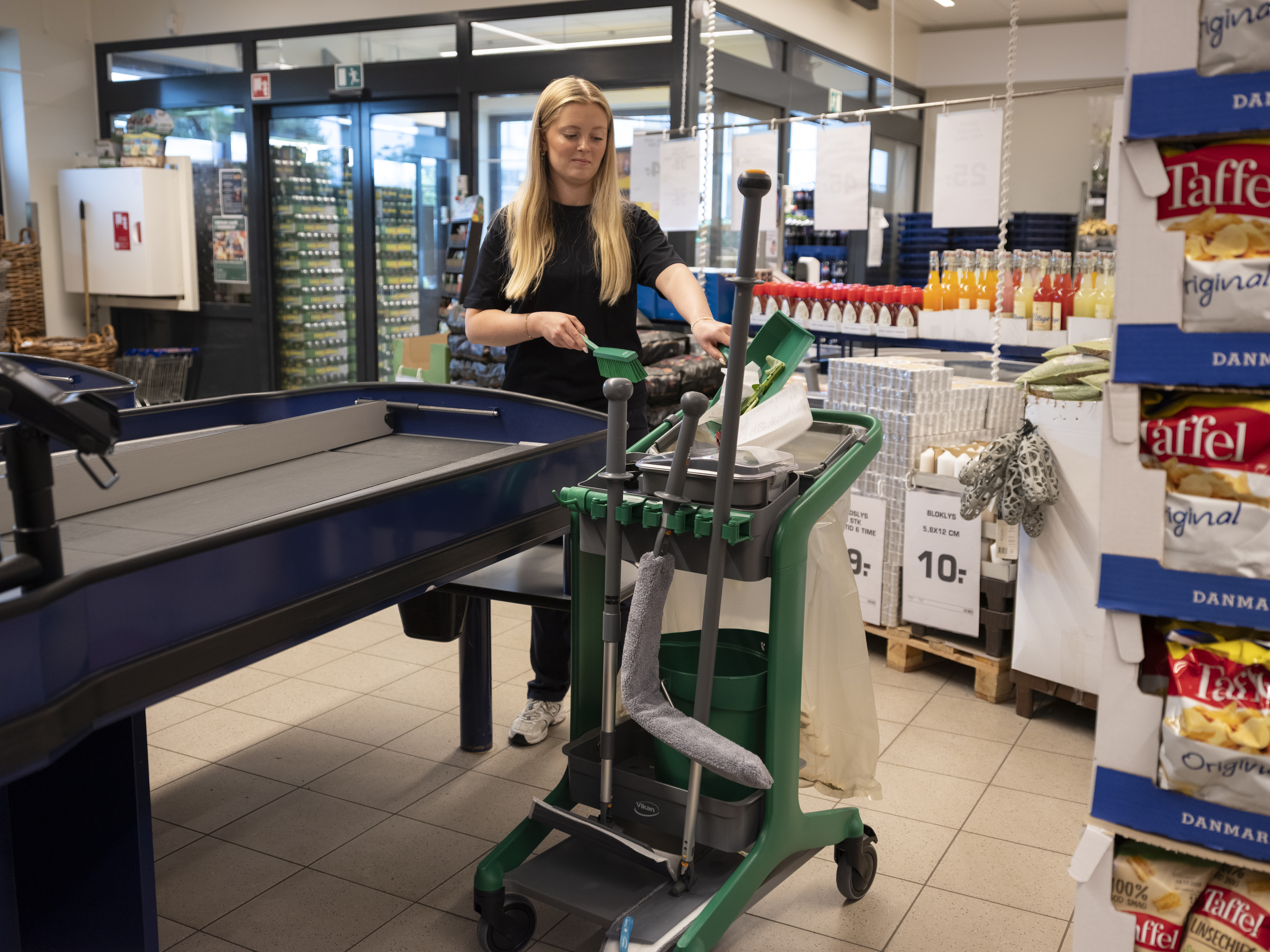 Vikan Hand Brush, 330 mm, Medium, Blue