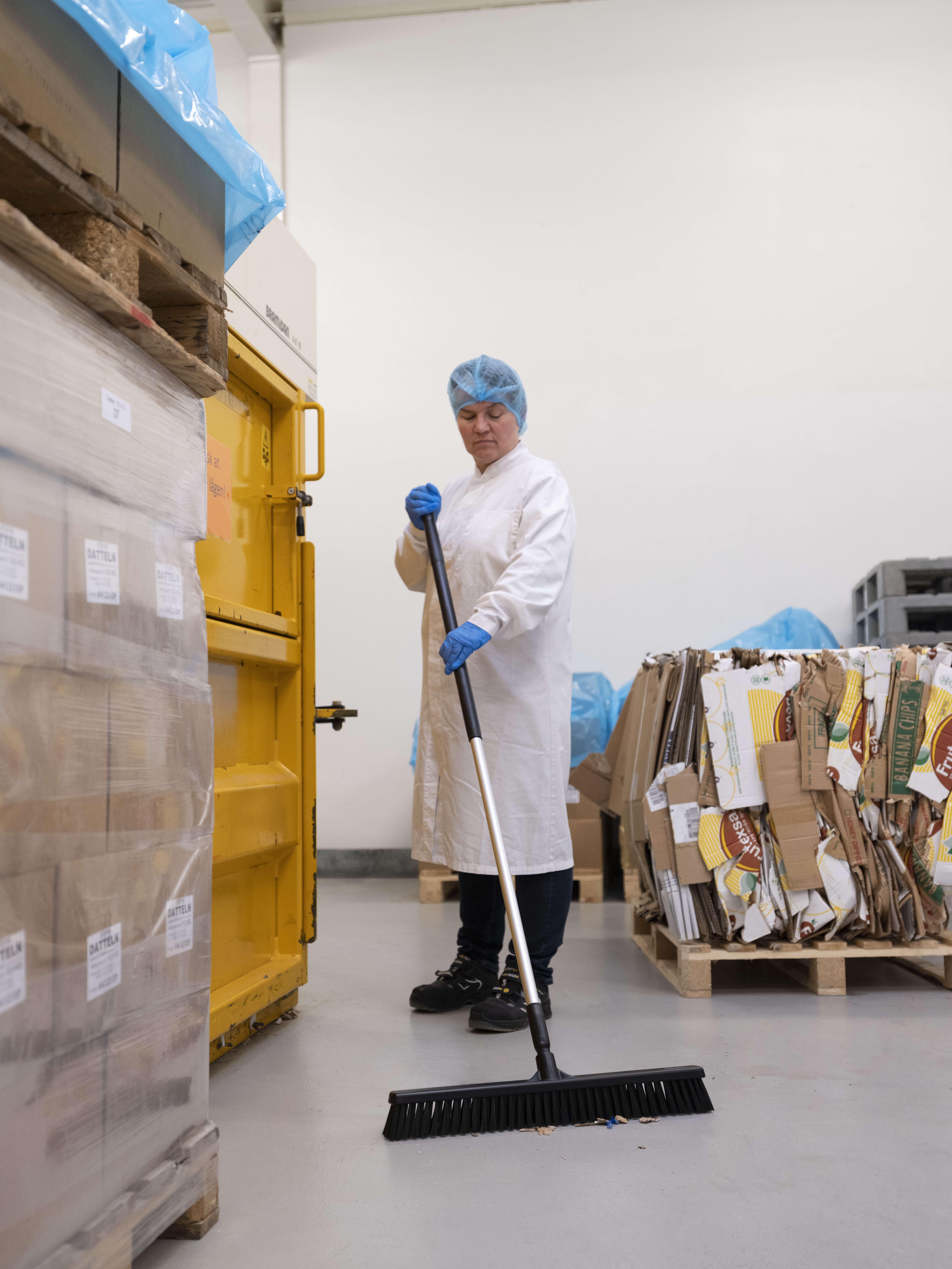 Vikan Broom, 610 mm, Soft/hard, Blue