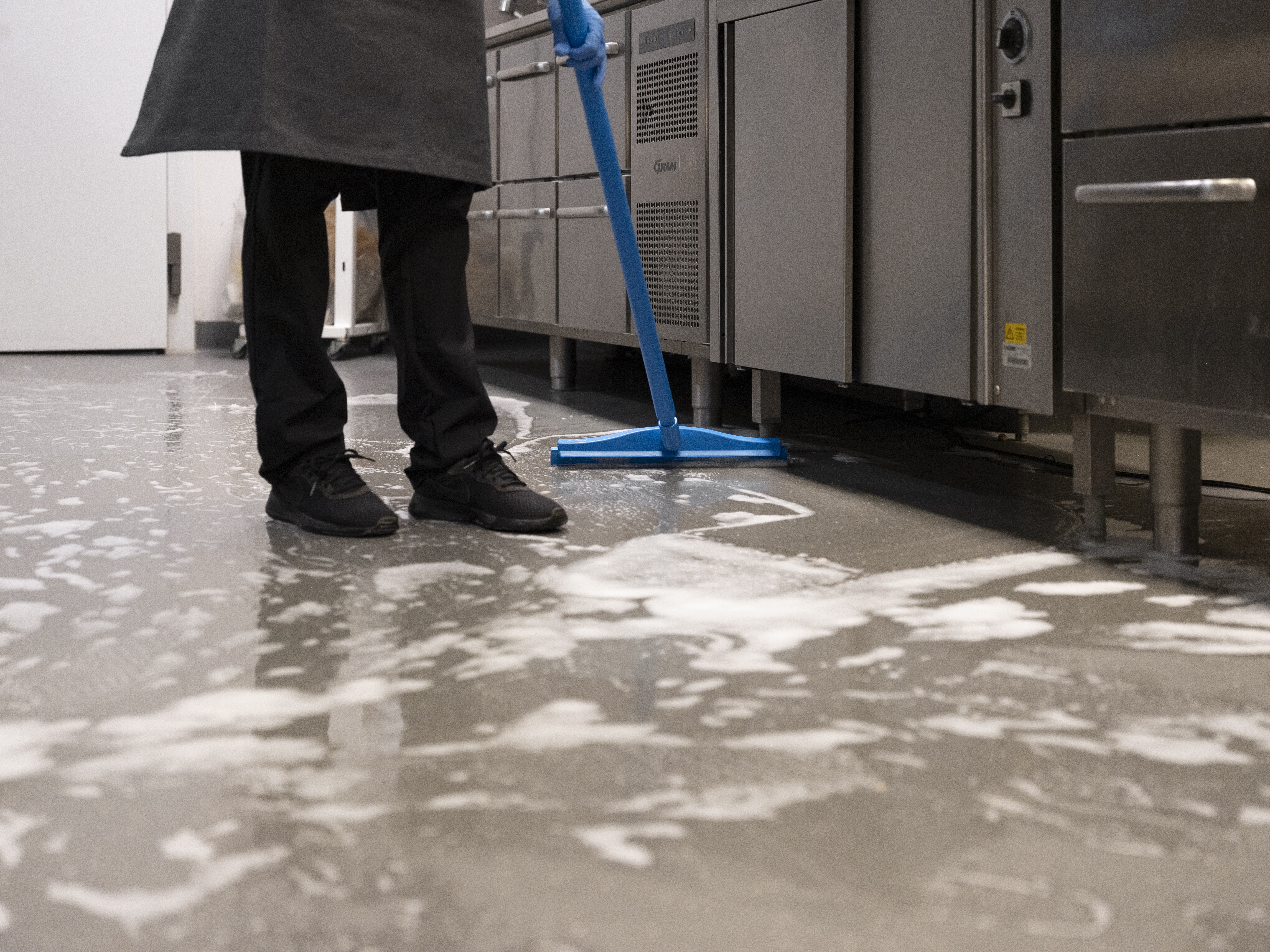 Vikan Hygienic Revolving Neck  Squeegee w/replacement cassette, 405 mm, Blue