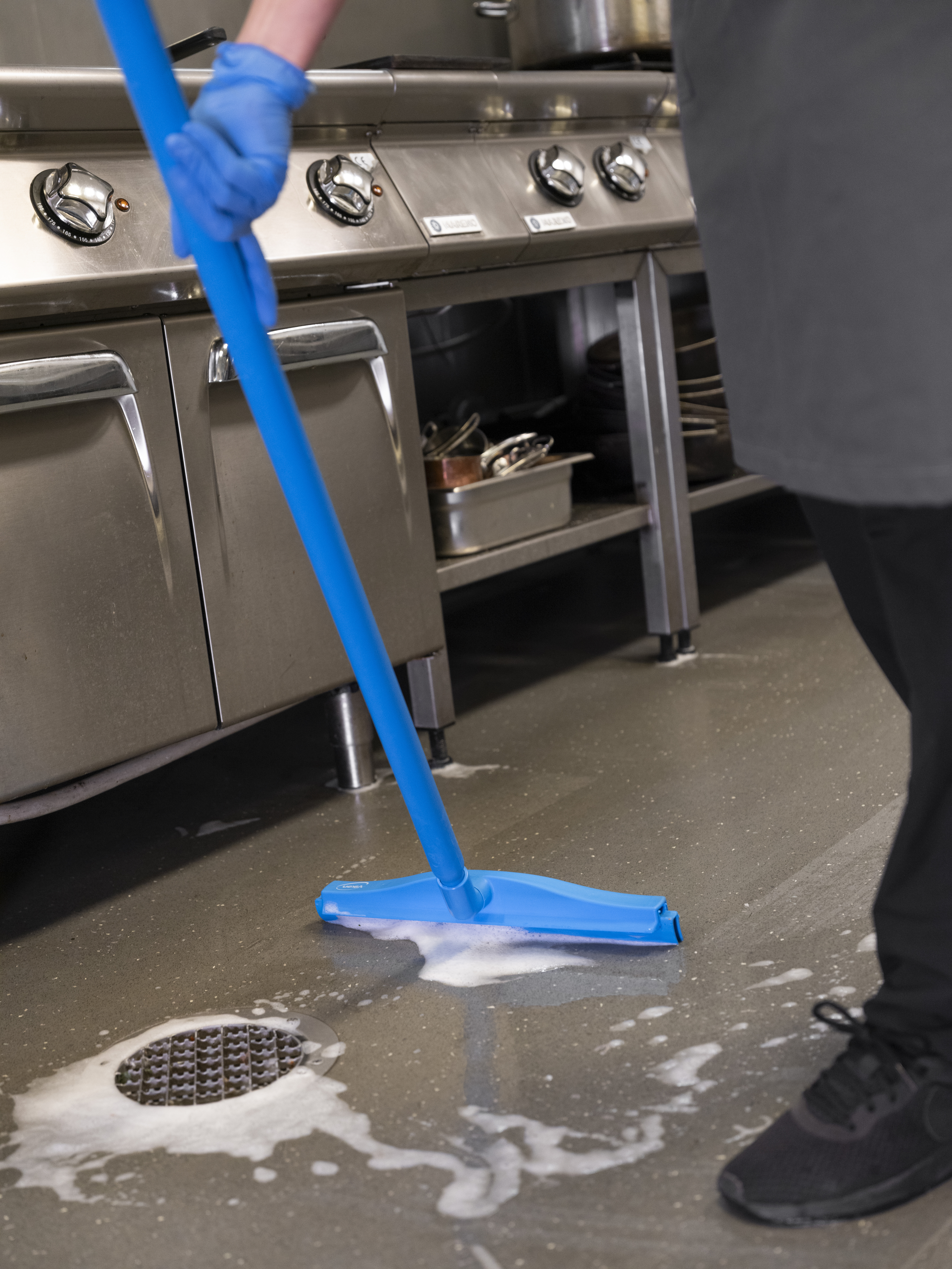 Vikan Hygienic Revolving Neck  Squeegee w/replacement cassette, 405 mm, Blue