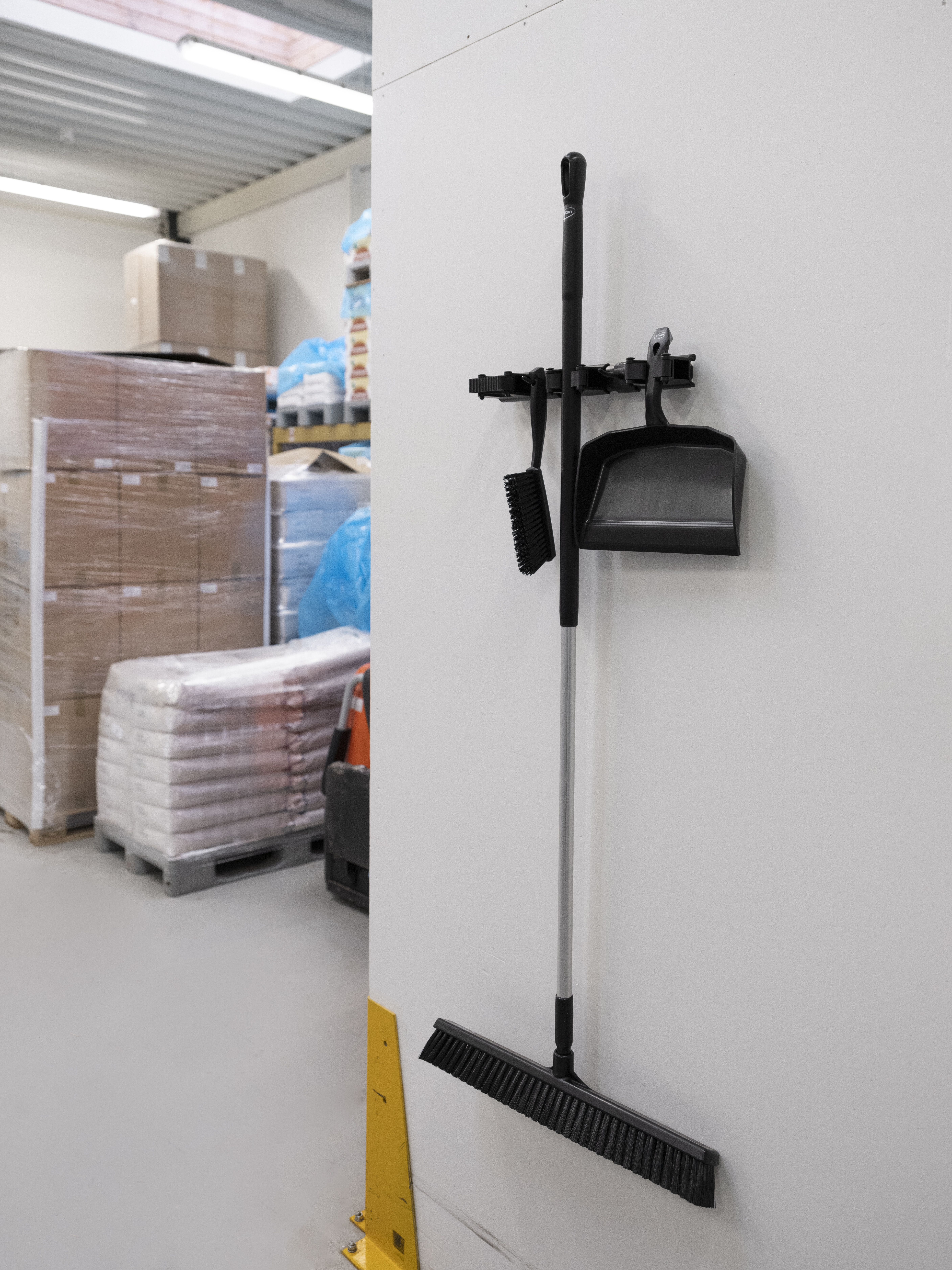 Vikan Broom, 610 mm, Soft/hard, Blue