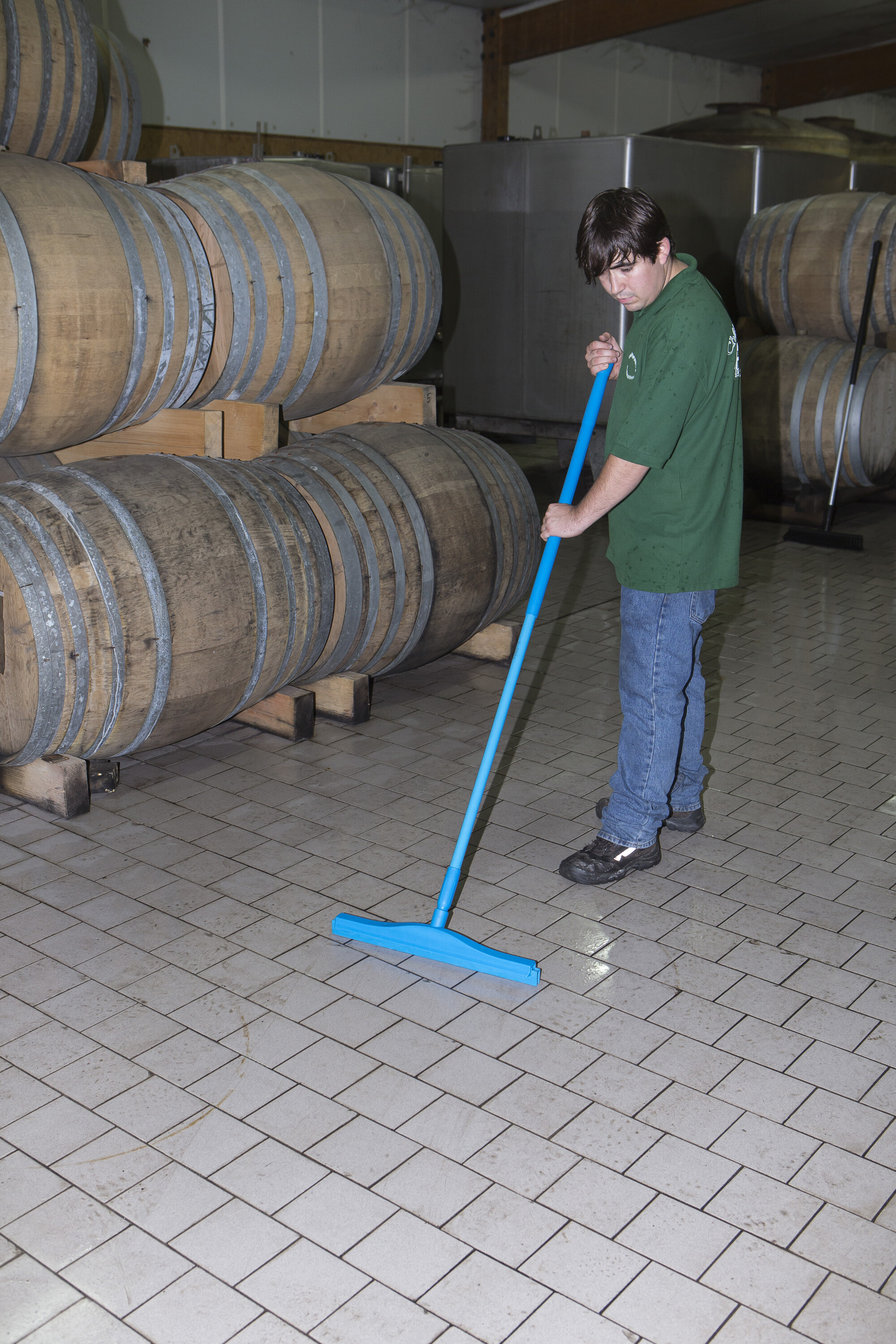 Vikan Hygienic Revolving Neck  Squeegee w/replacement cassette, 500 mm, Blue