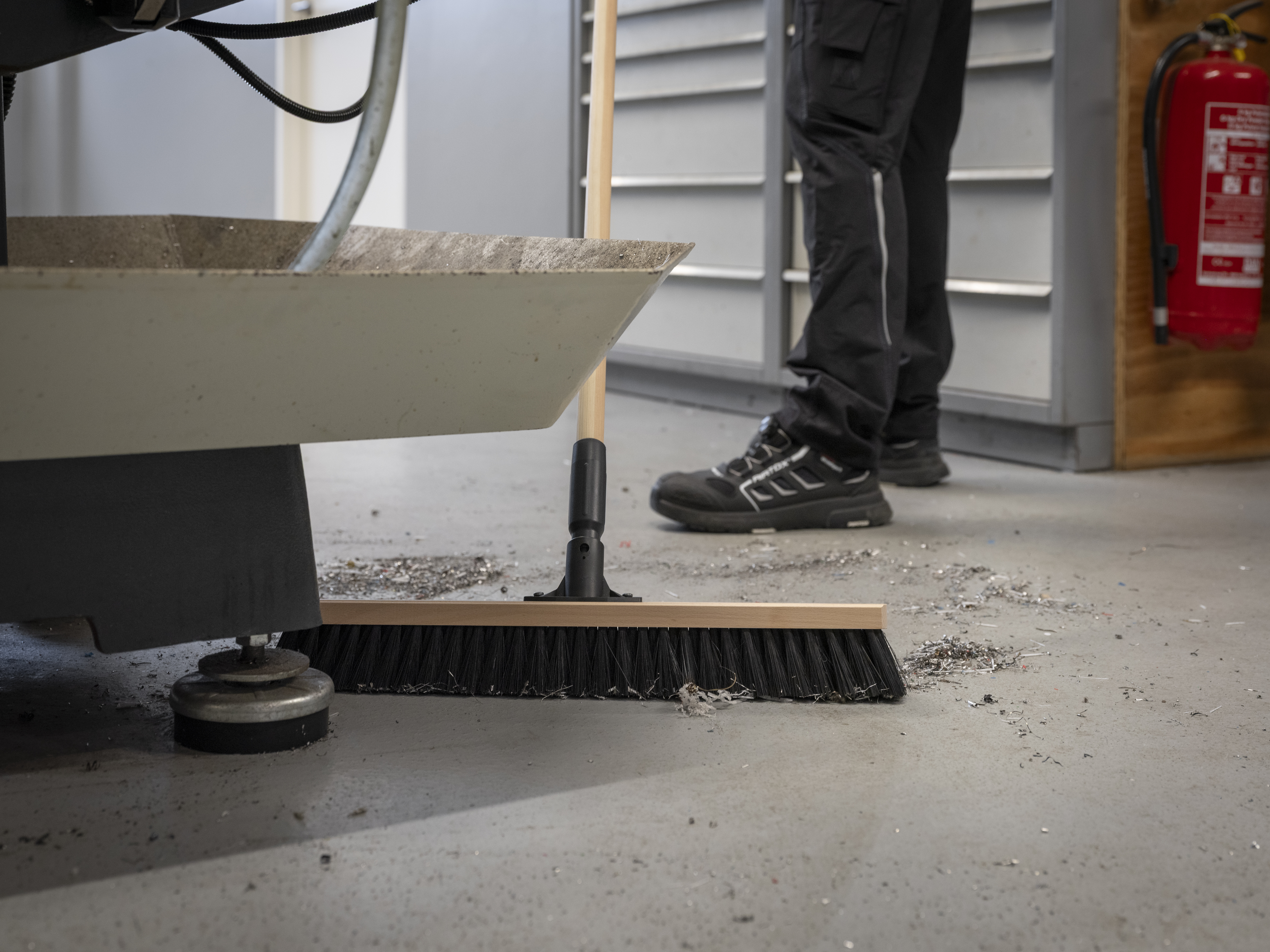 Vikan Broom w/Socket, FSC™ 100% PBN-COC-059222, 520 mm, Medium, Wood