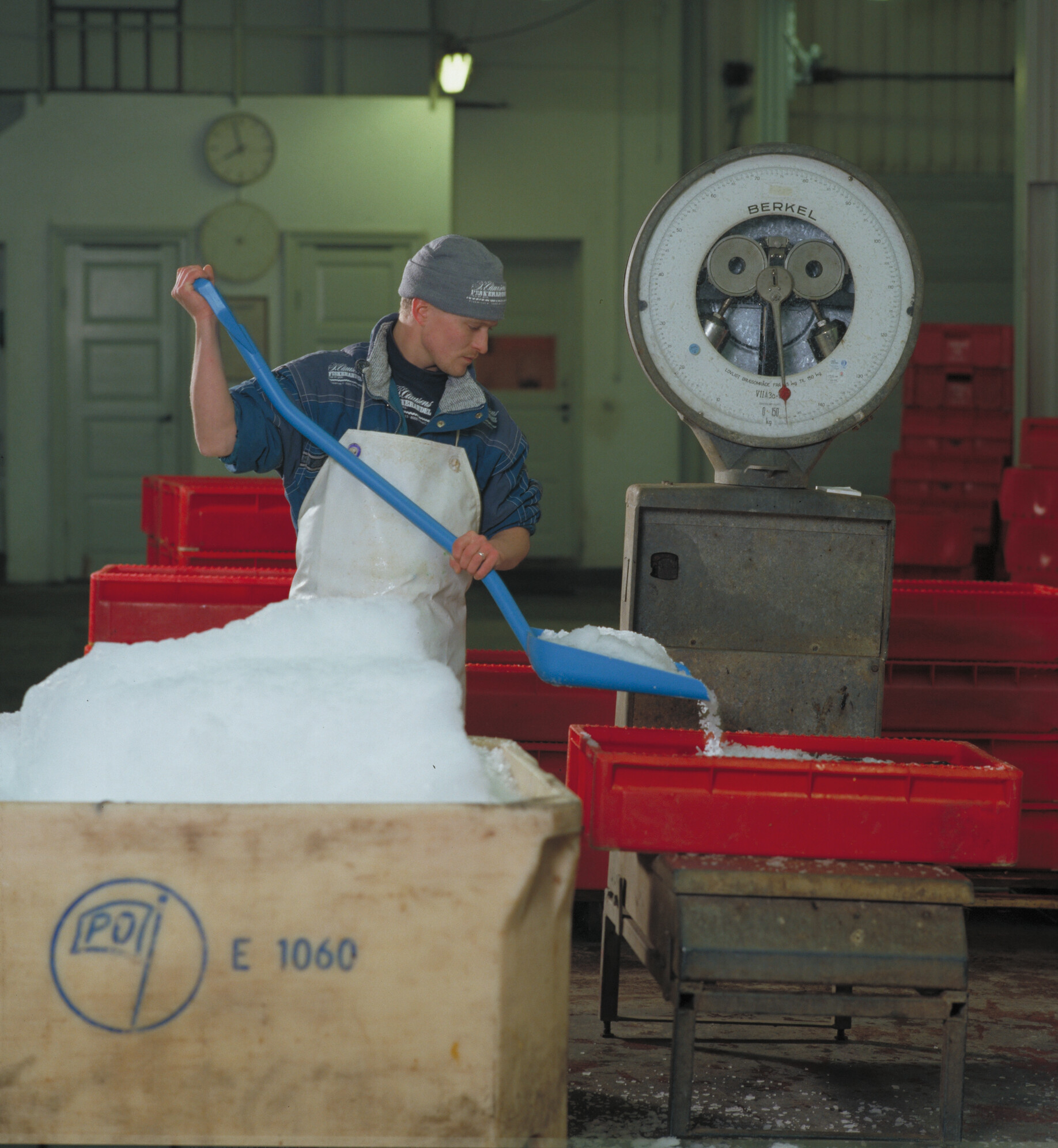 Vikan Ergonomic shovel, 1310 mm, Blue