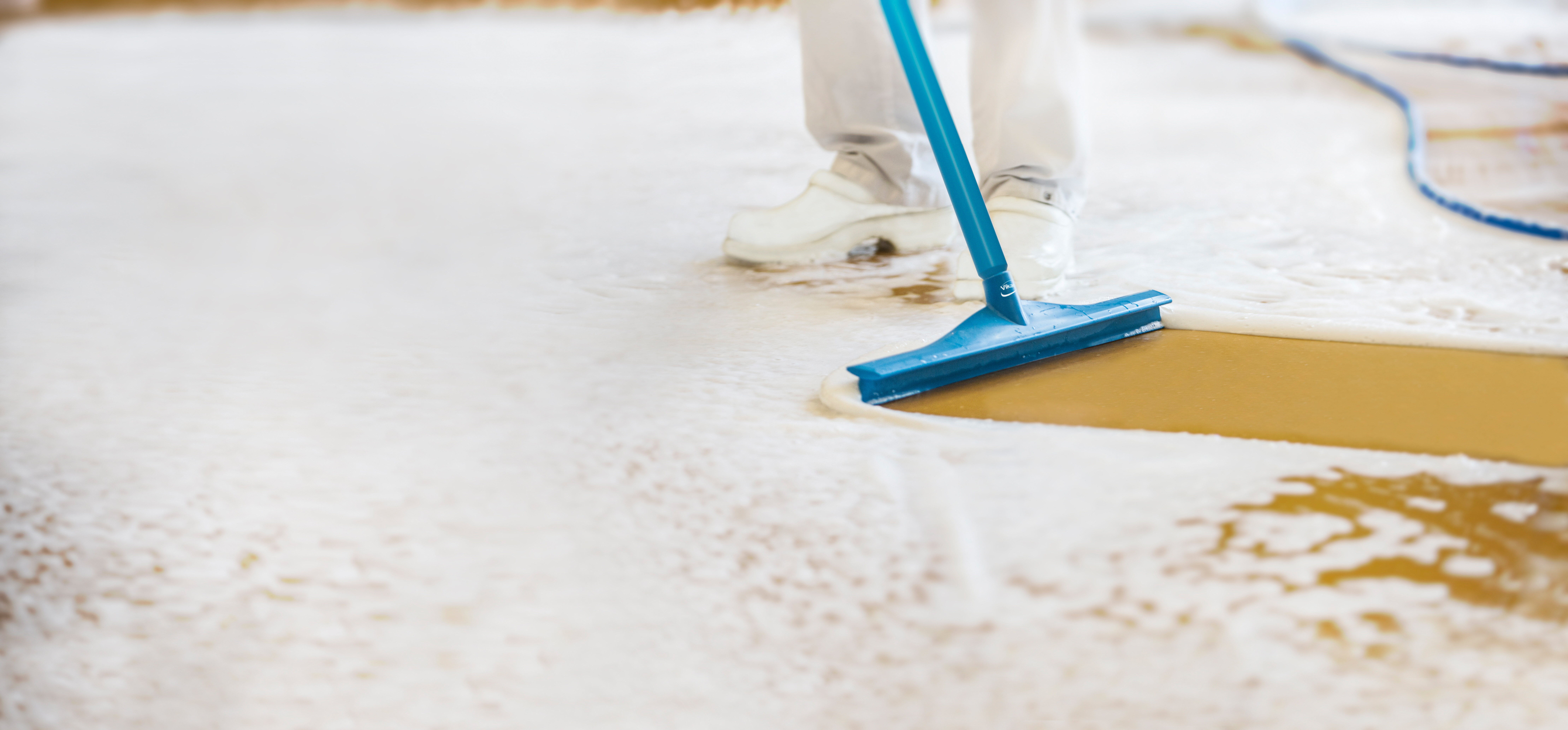 Vikan Ultra Hygiene Squeegee, 700 mm, Blue