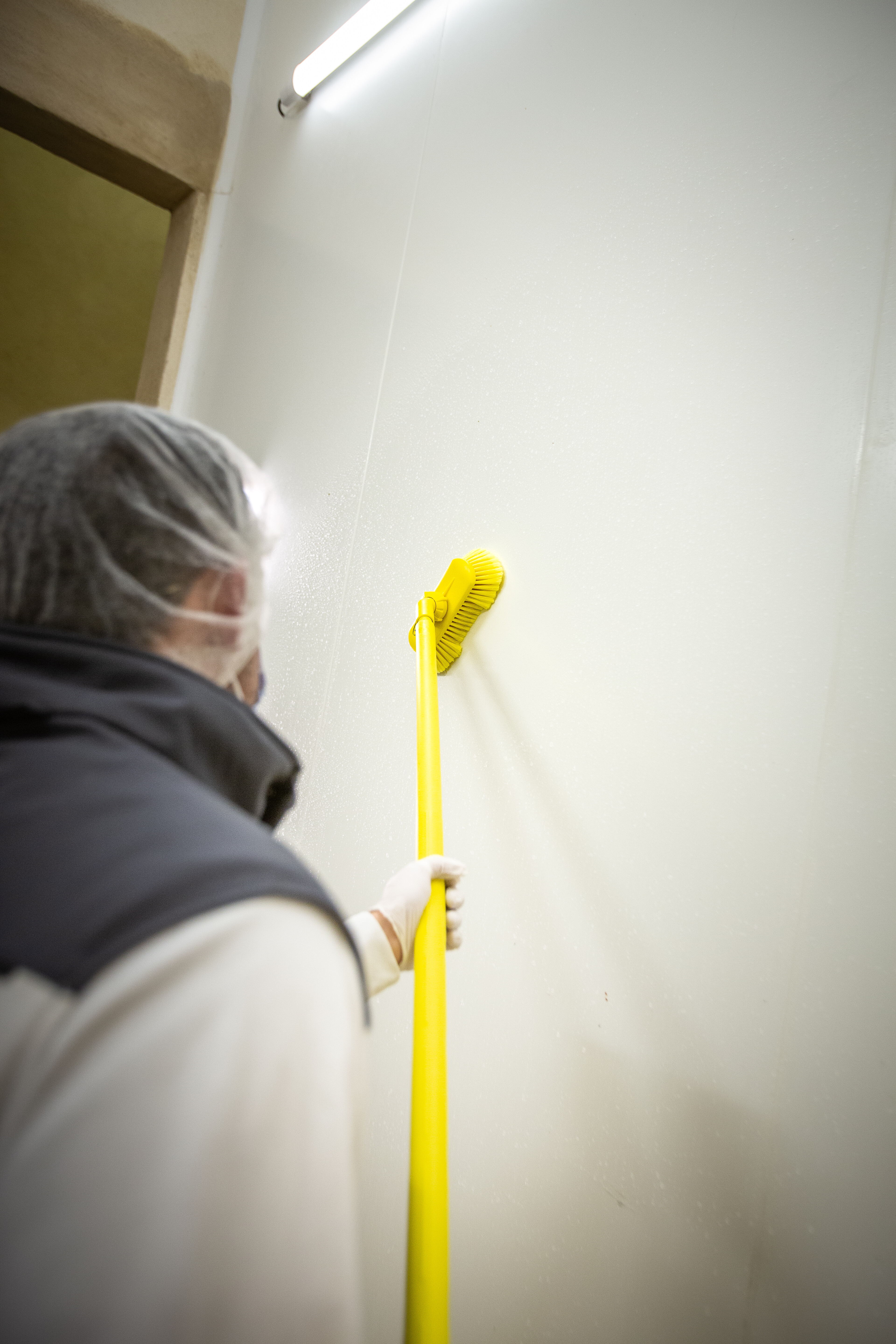 Vikan Washing Brush w/Angle adjustment, waterfed, 240 mm, Soft/split, Blue