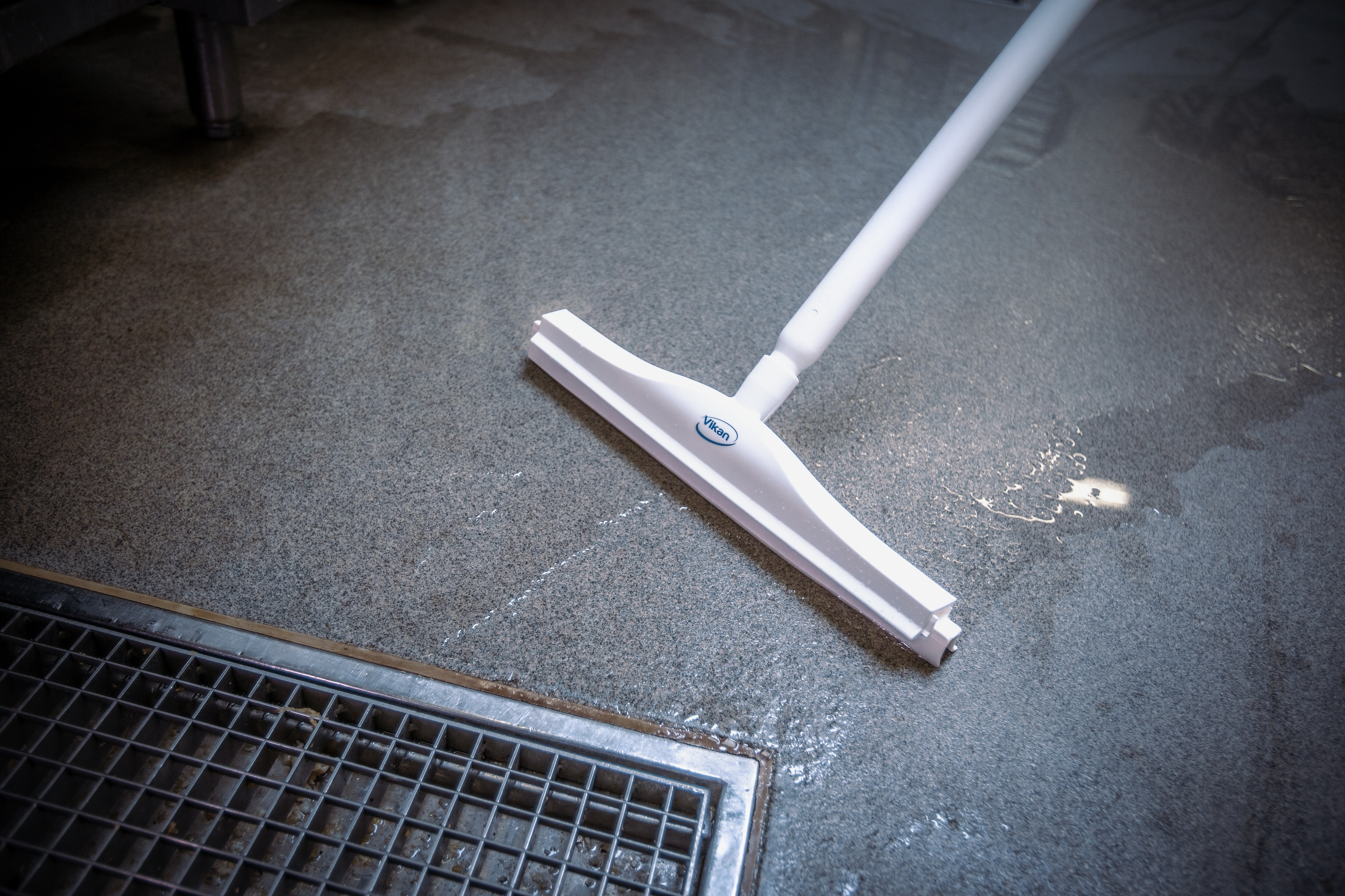 Vikan Hygienic Floor Squeegee w/replacement cassette, 400 mm, Blue