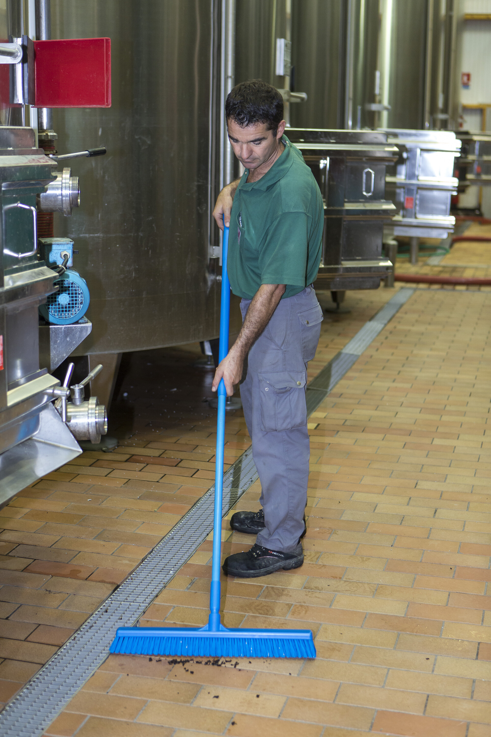 Vikan Broom, 610 mm, Soft/hard, Blue