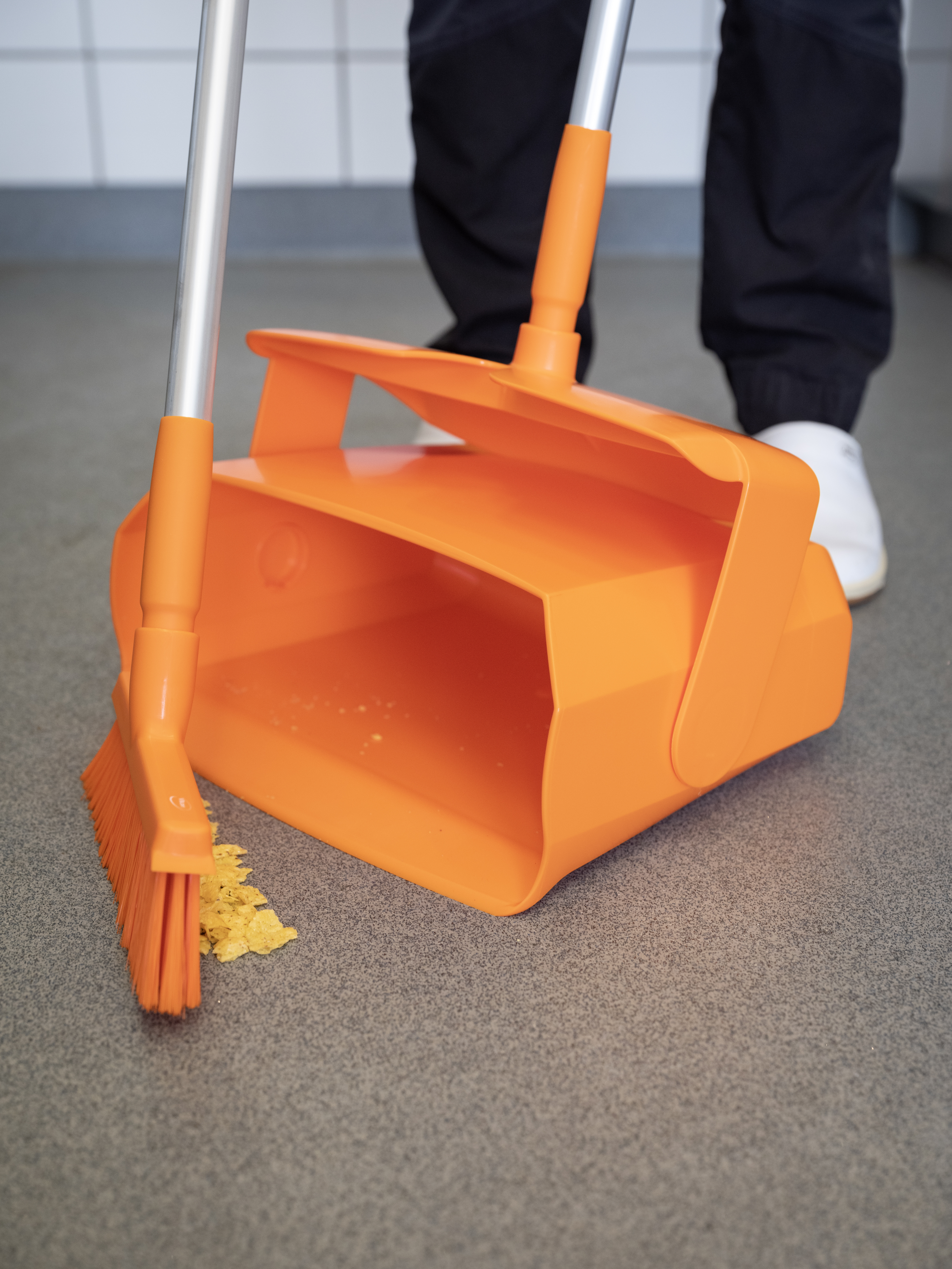 Vikan Dustpan set, closable with broom, 350 mm, Medium, Blue