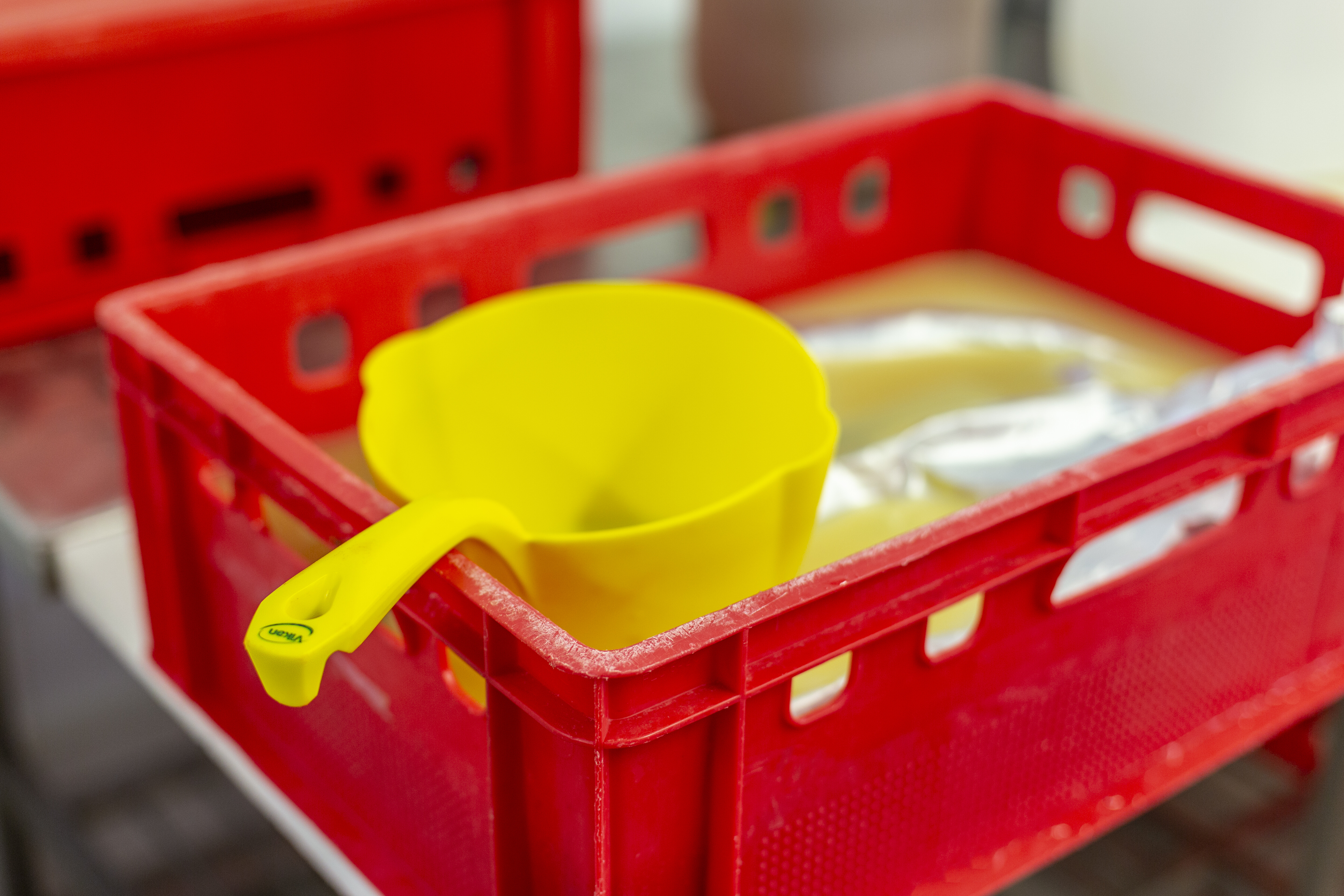 Vikan Round Bowl Scoop, 2 Litre, Blue