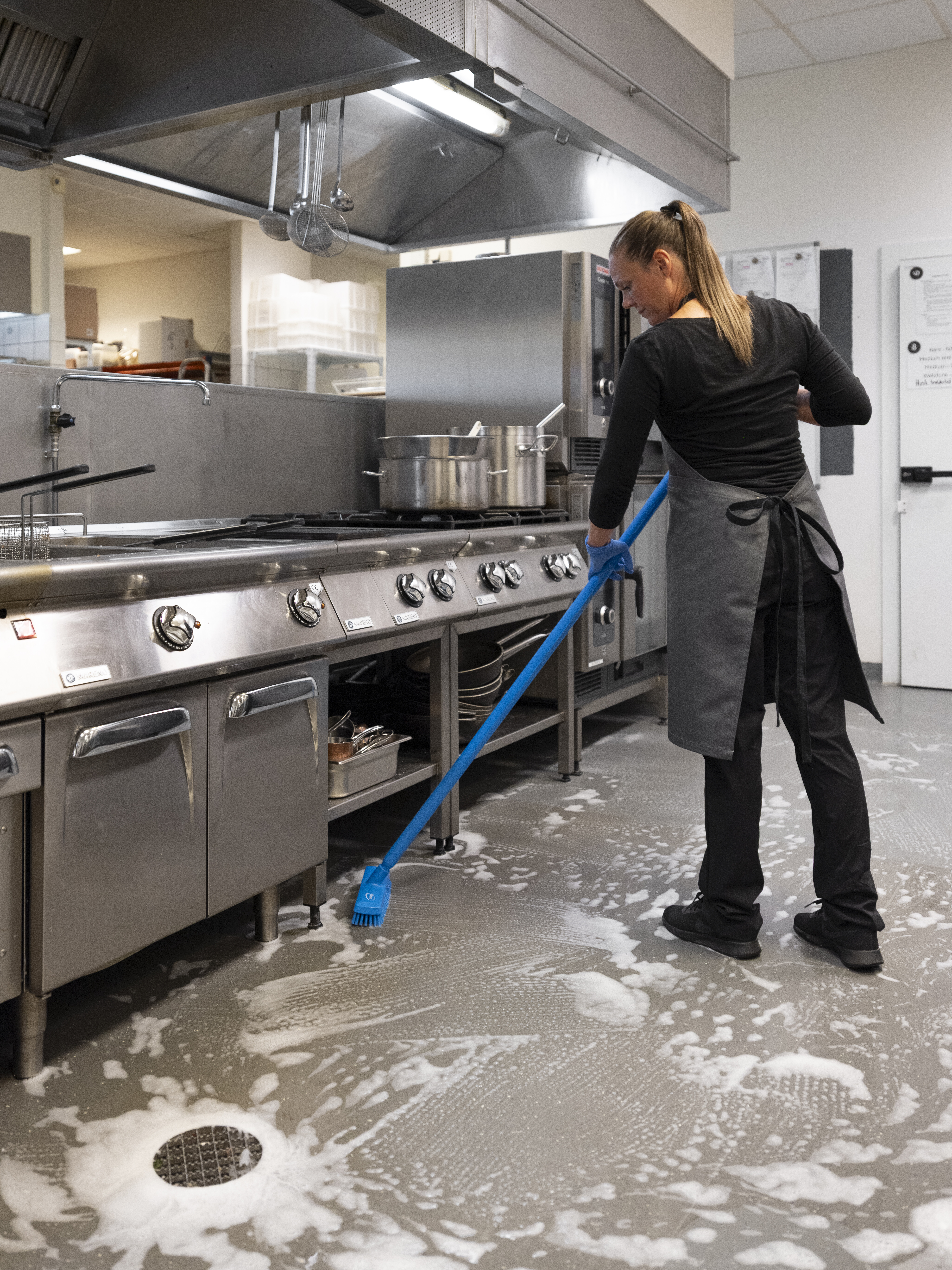 Vikan Deck Scrub, waterfed, 270 mm, Very hard, Blue