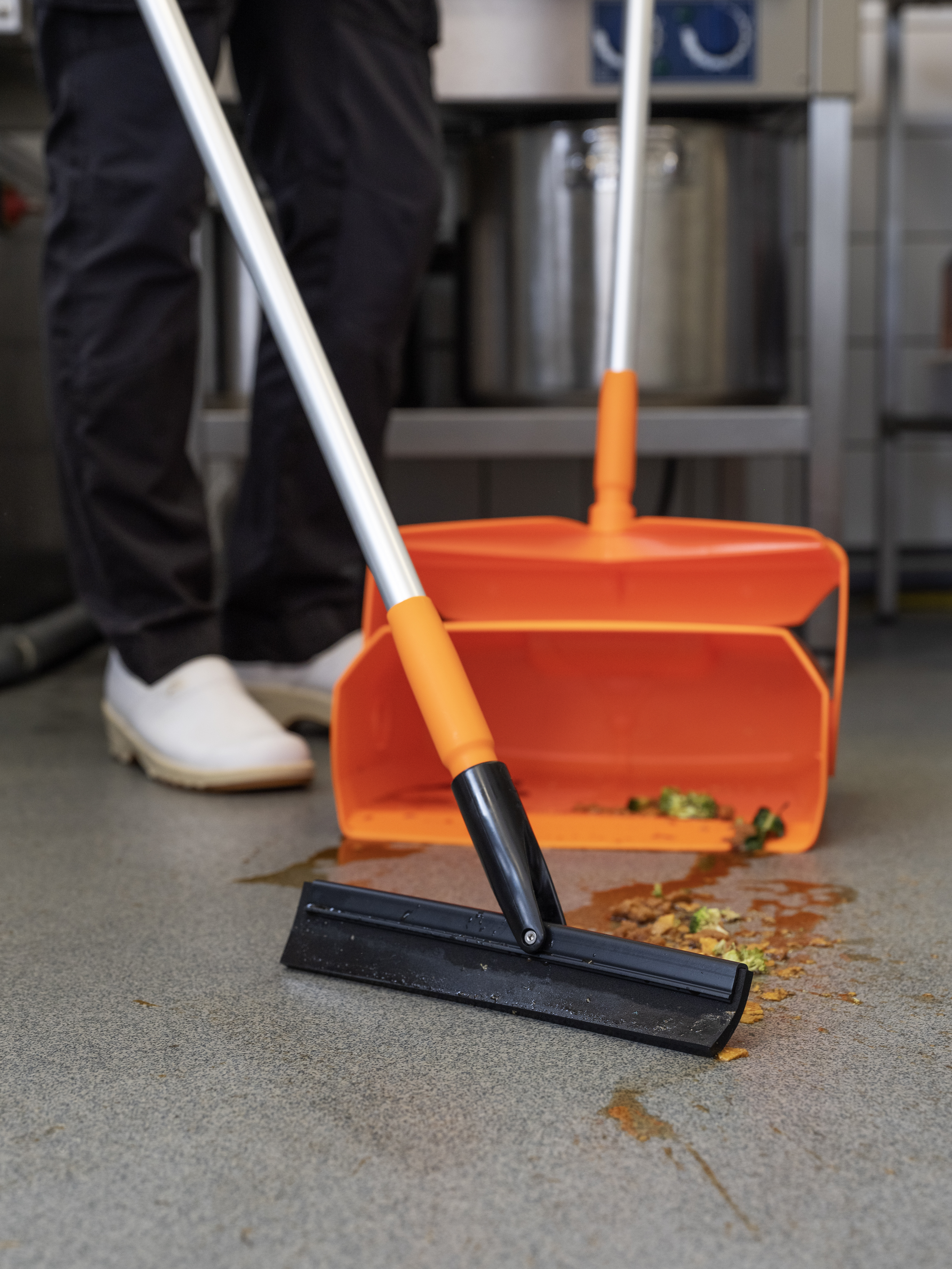 Vikan Dustpan set, closable with broom, 350 mm, Medium, Blue