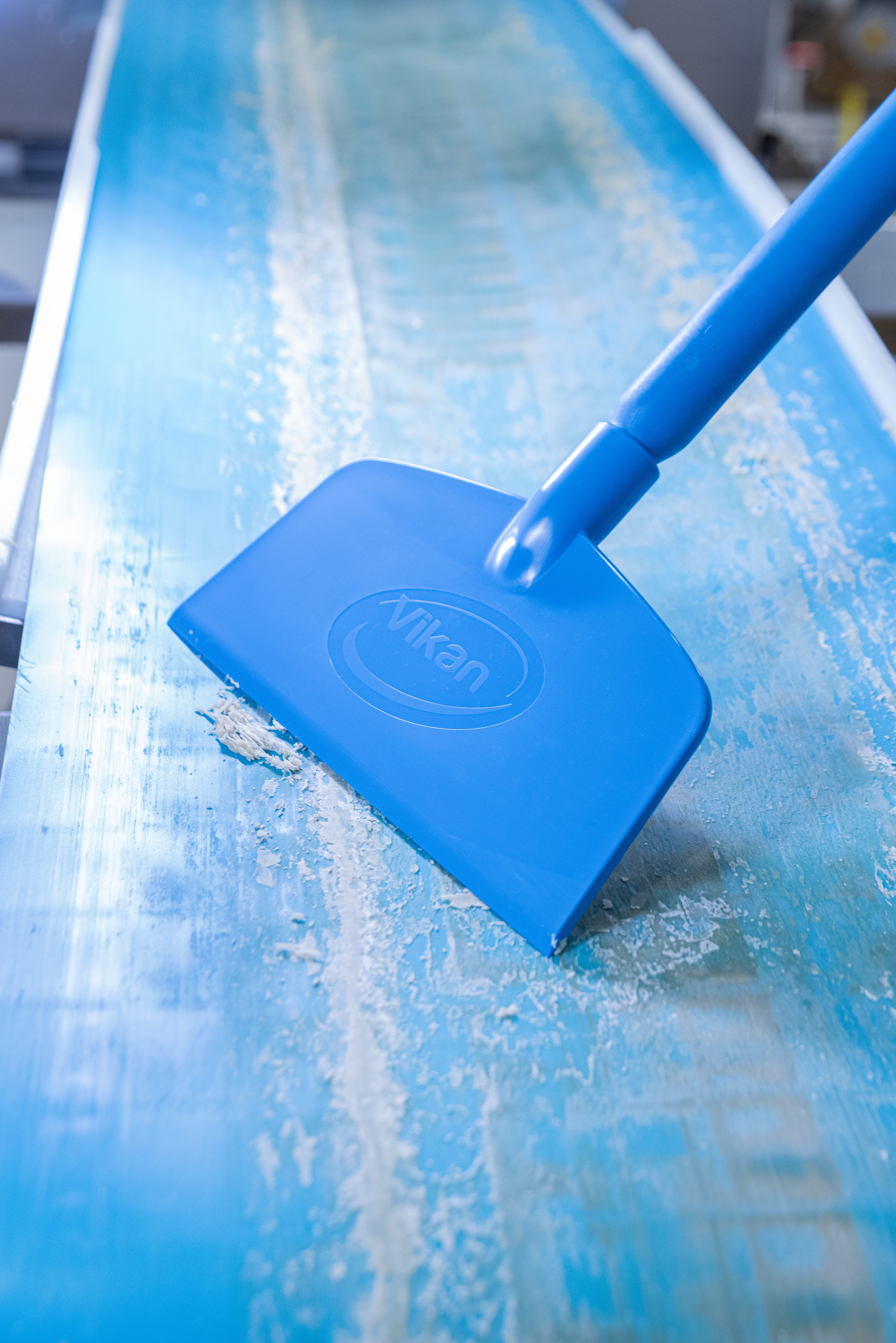 Vikan Nylon Table & Floor Scraper, 255 mm, Hard, Blue