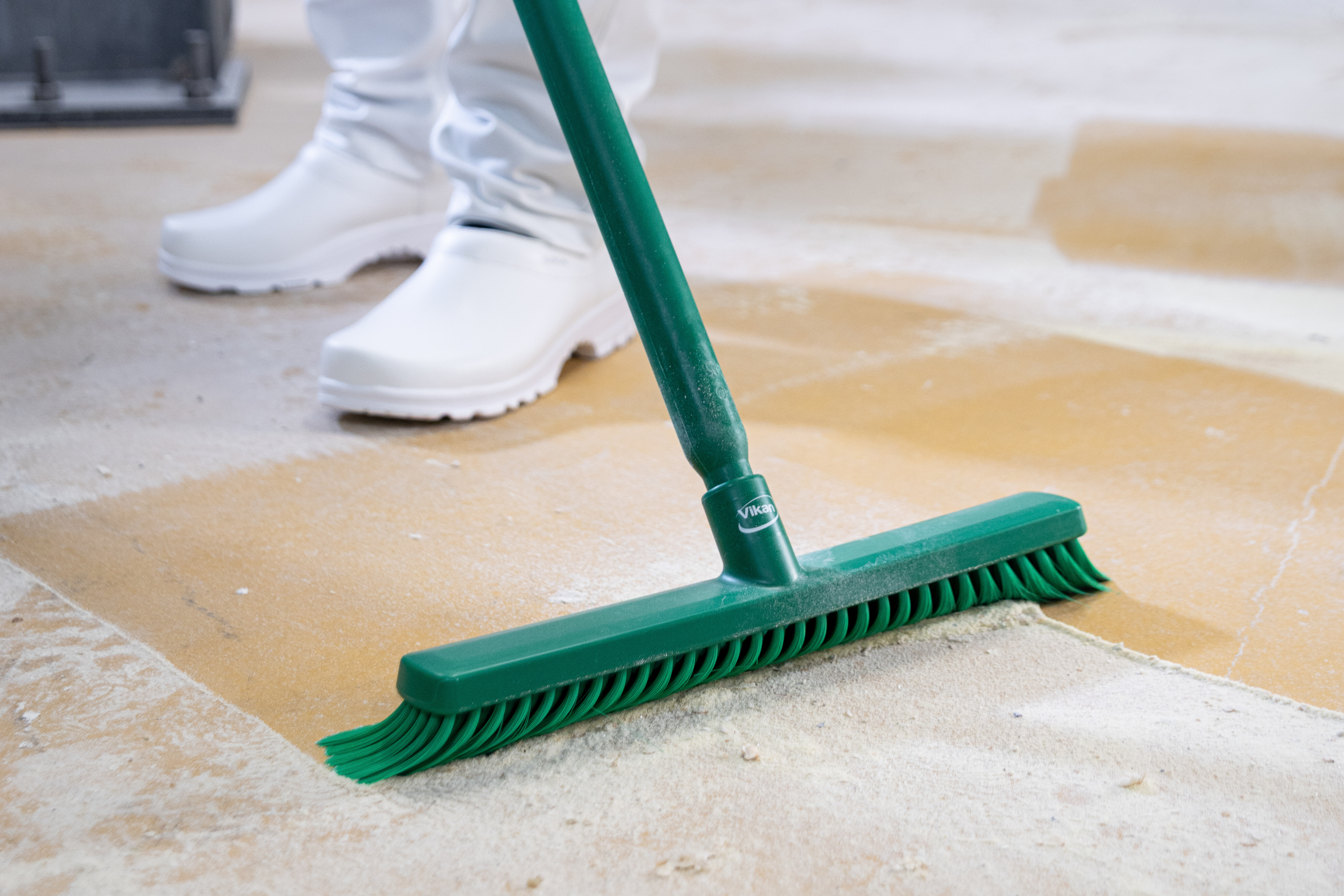 Vikan Broom, 610 mm, Soft, Blue