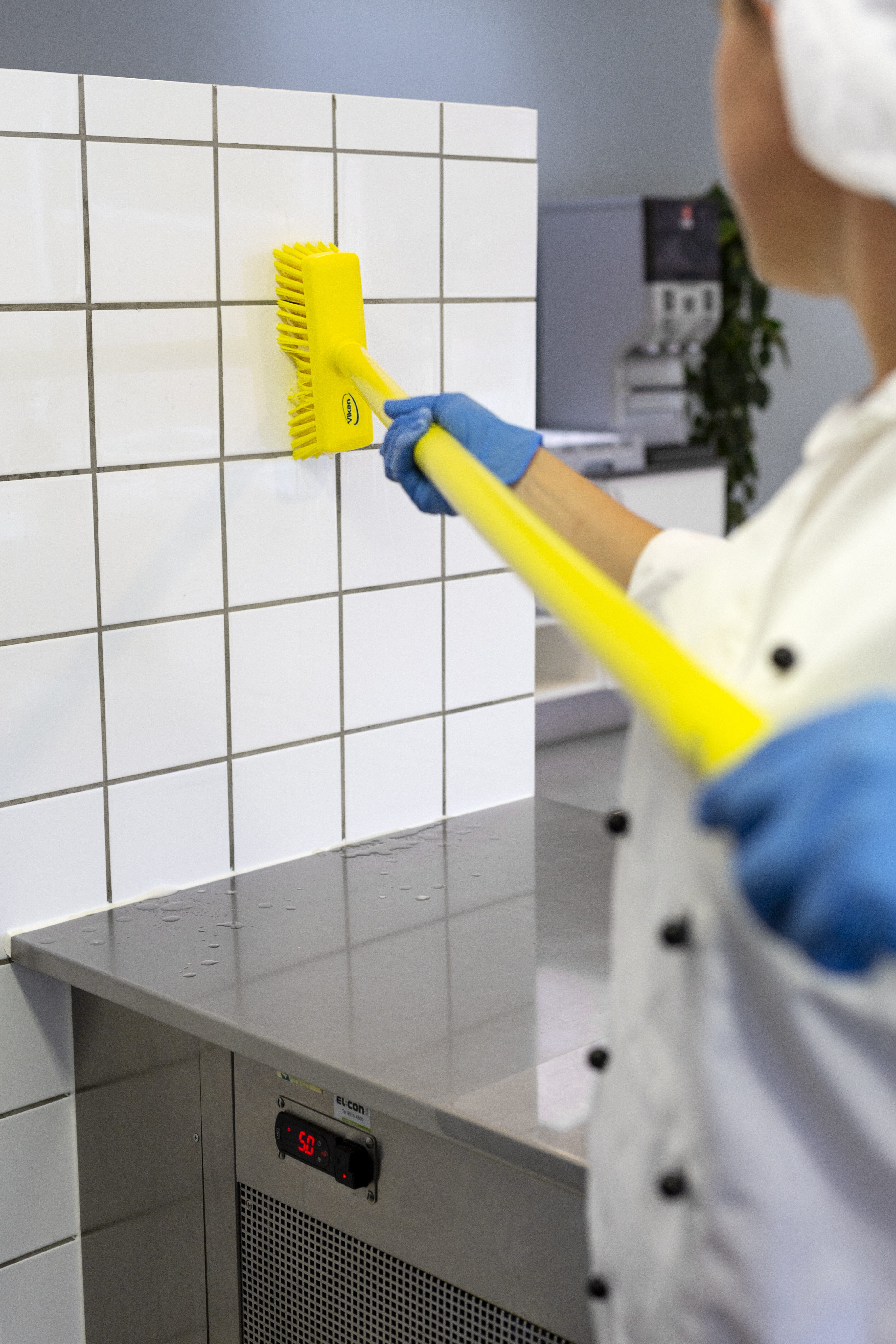 Vikan, Compact Wall/Deck Scrub, 225 mm, Hard, Blue