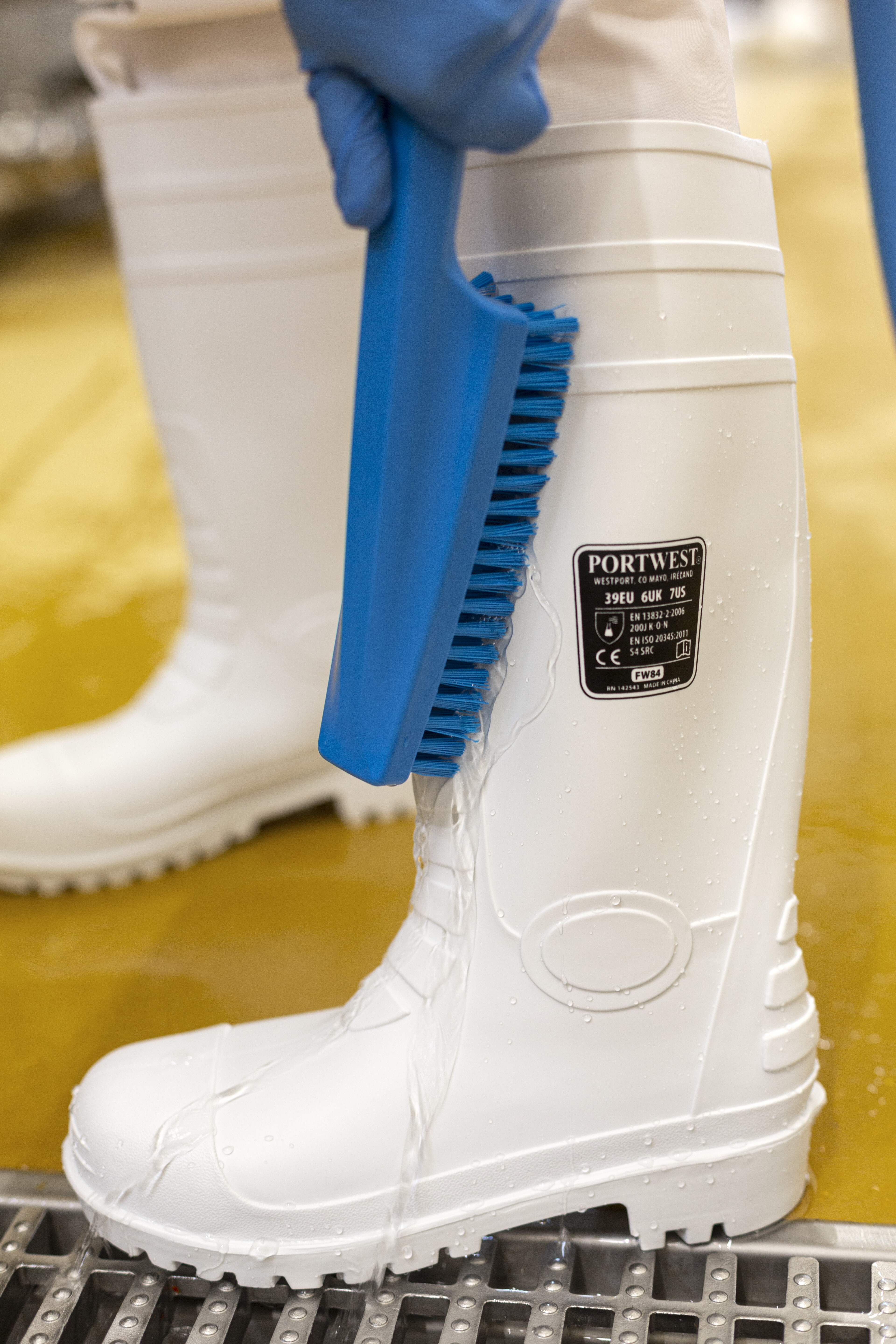 Vikan Hand Brush, waterfed, 330 mm, Hard, Blue