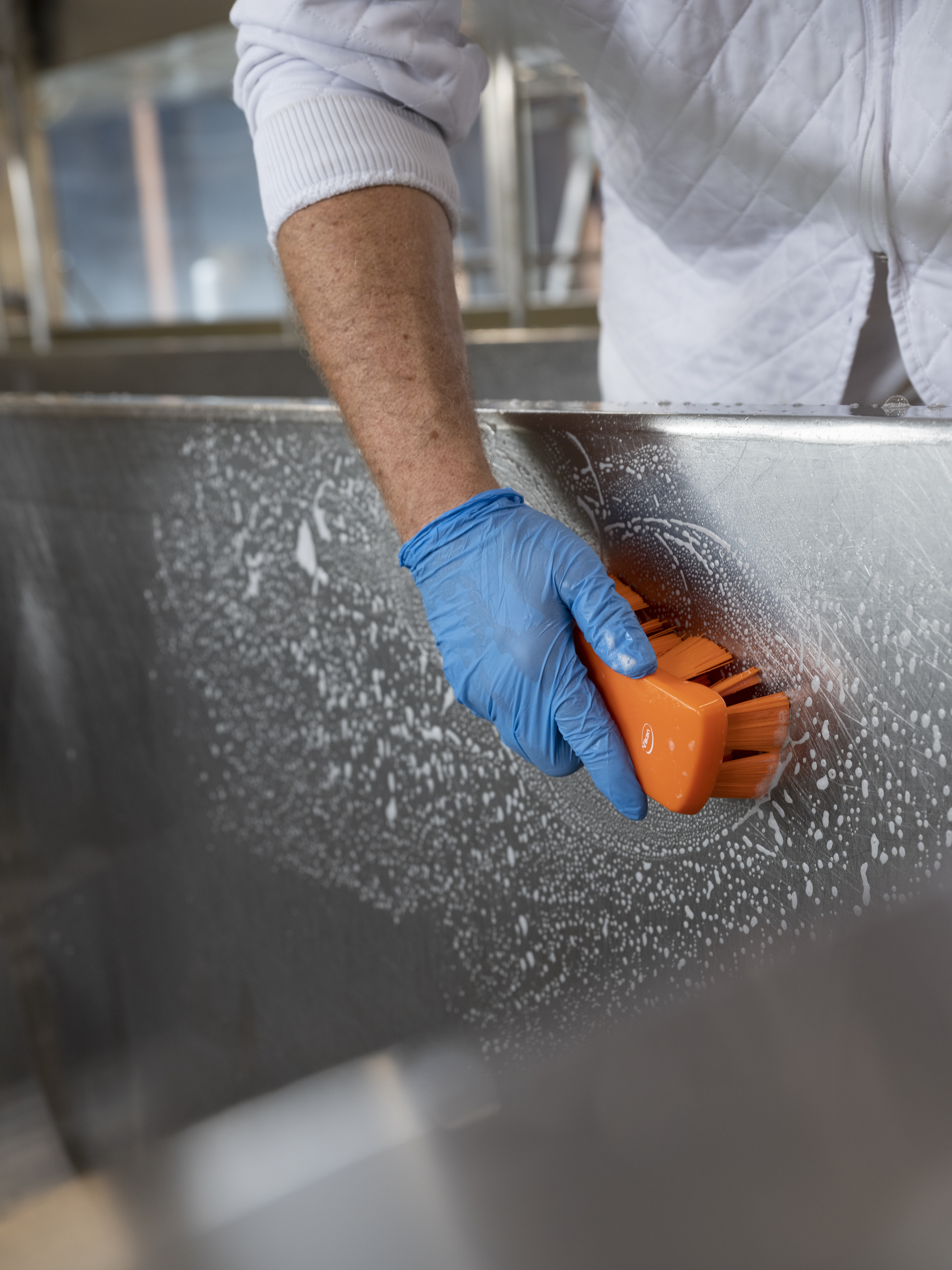 Vikan UST Hand Brush, 176 mm, Hard, Blue