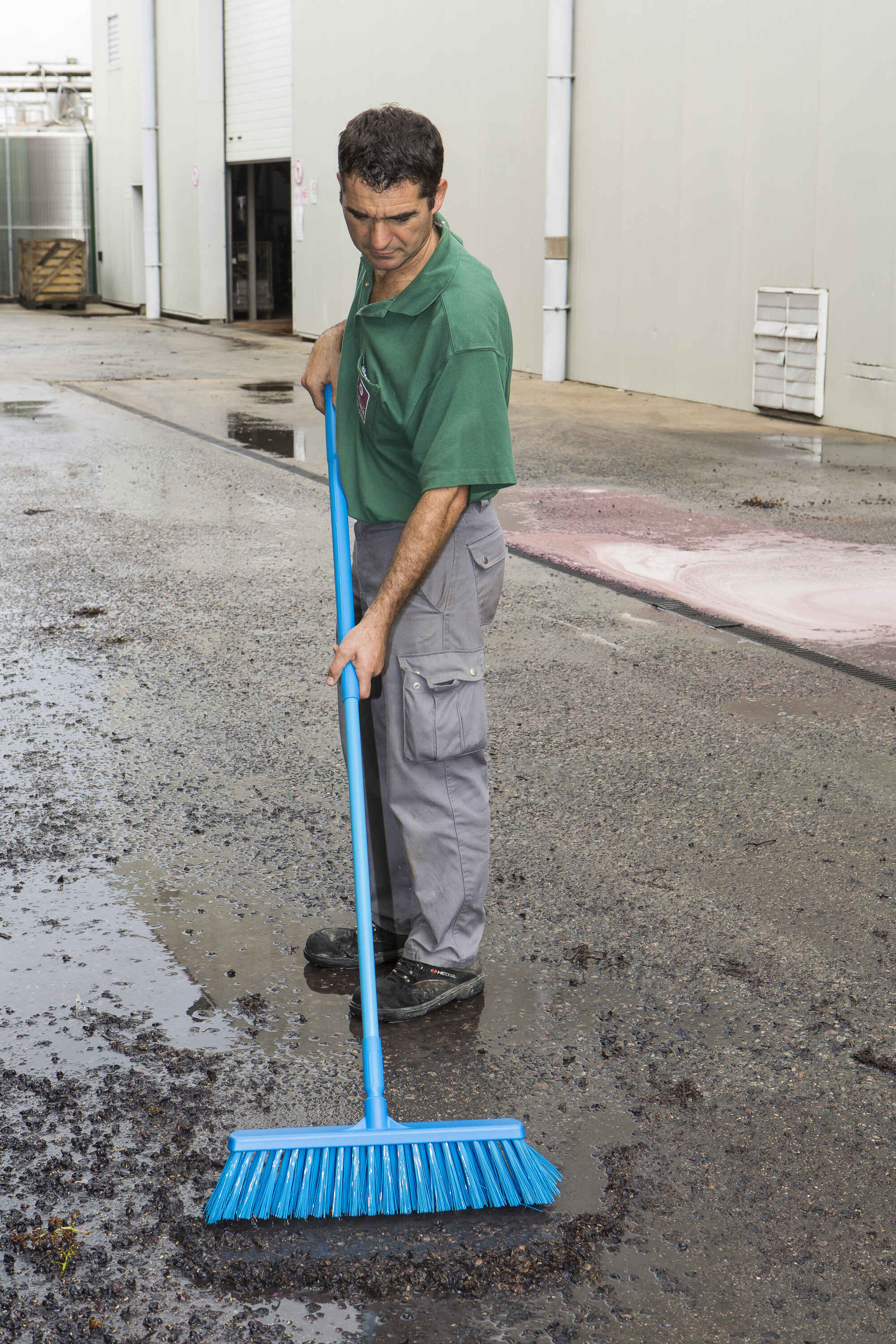 Vikan Broom, 530 mm, Very hard, Blue