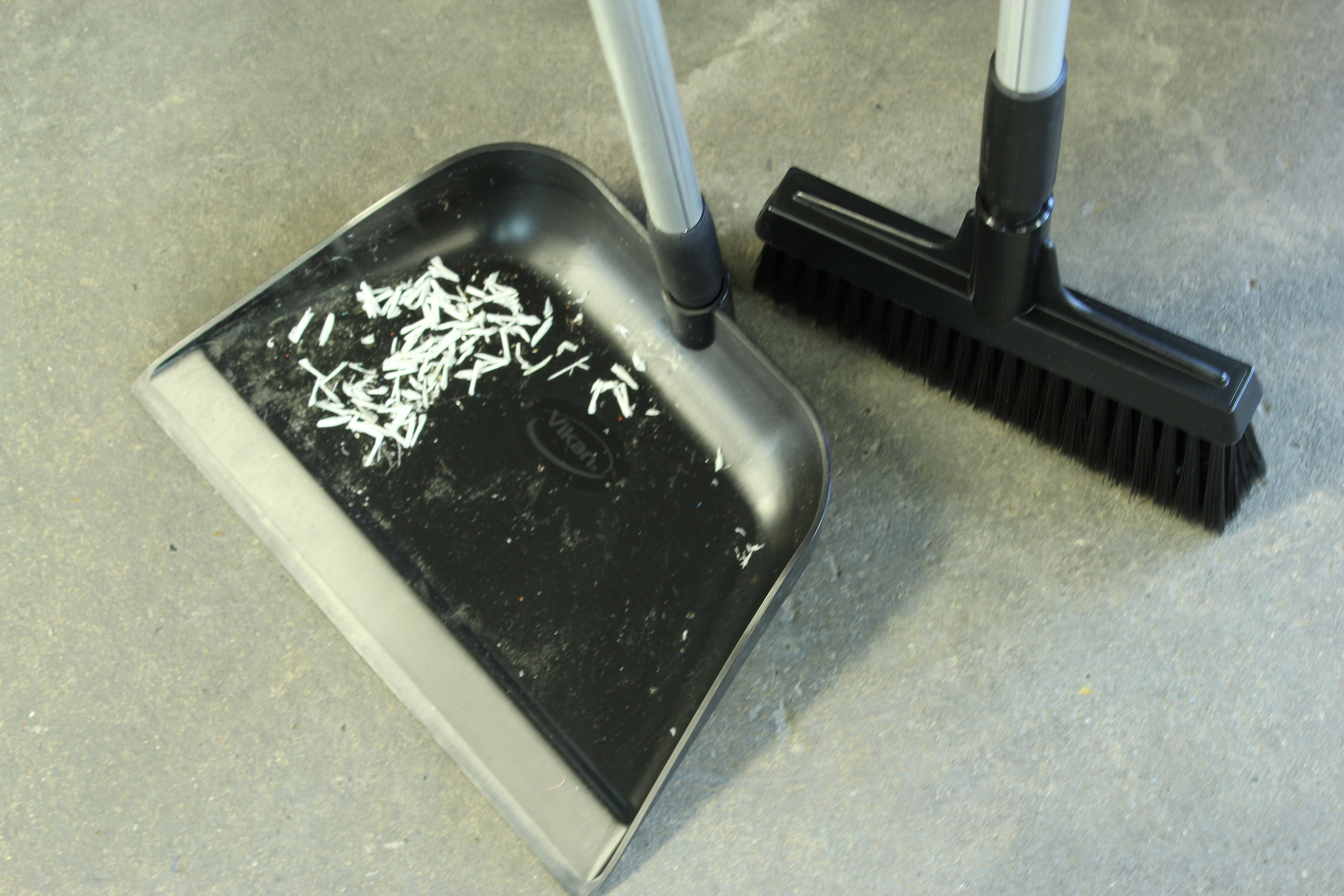 Vikan Upright Dustpan, 330 mm, Blue