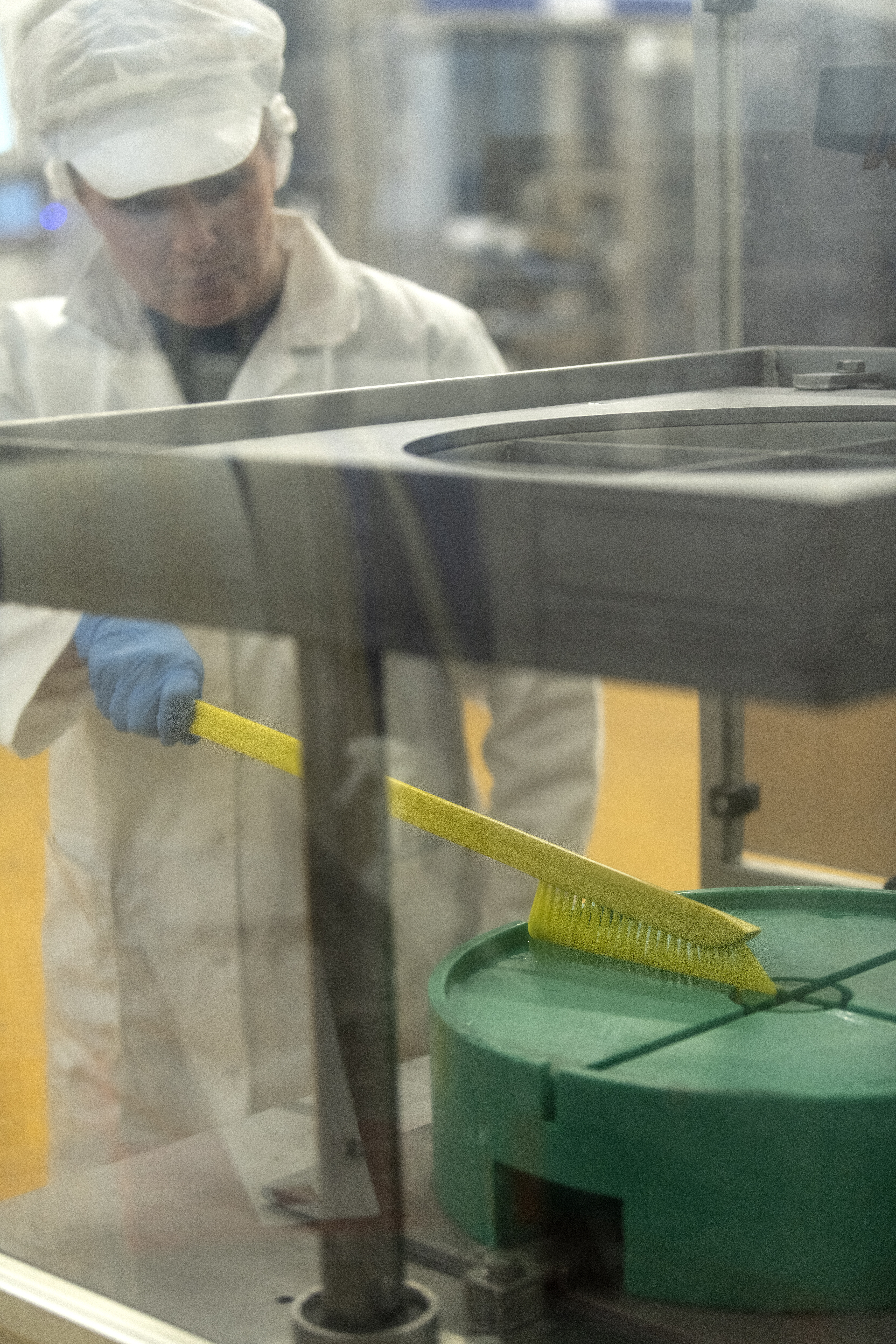 Vikan Ultra-Slim Cleaning Brush with Long Handle, 600 mm, Medium, Blue