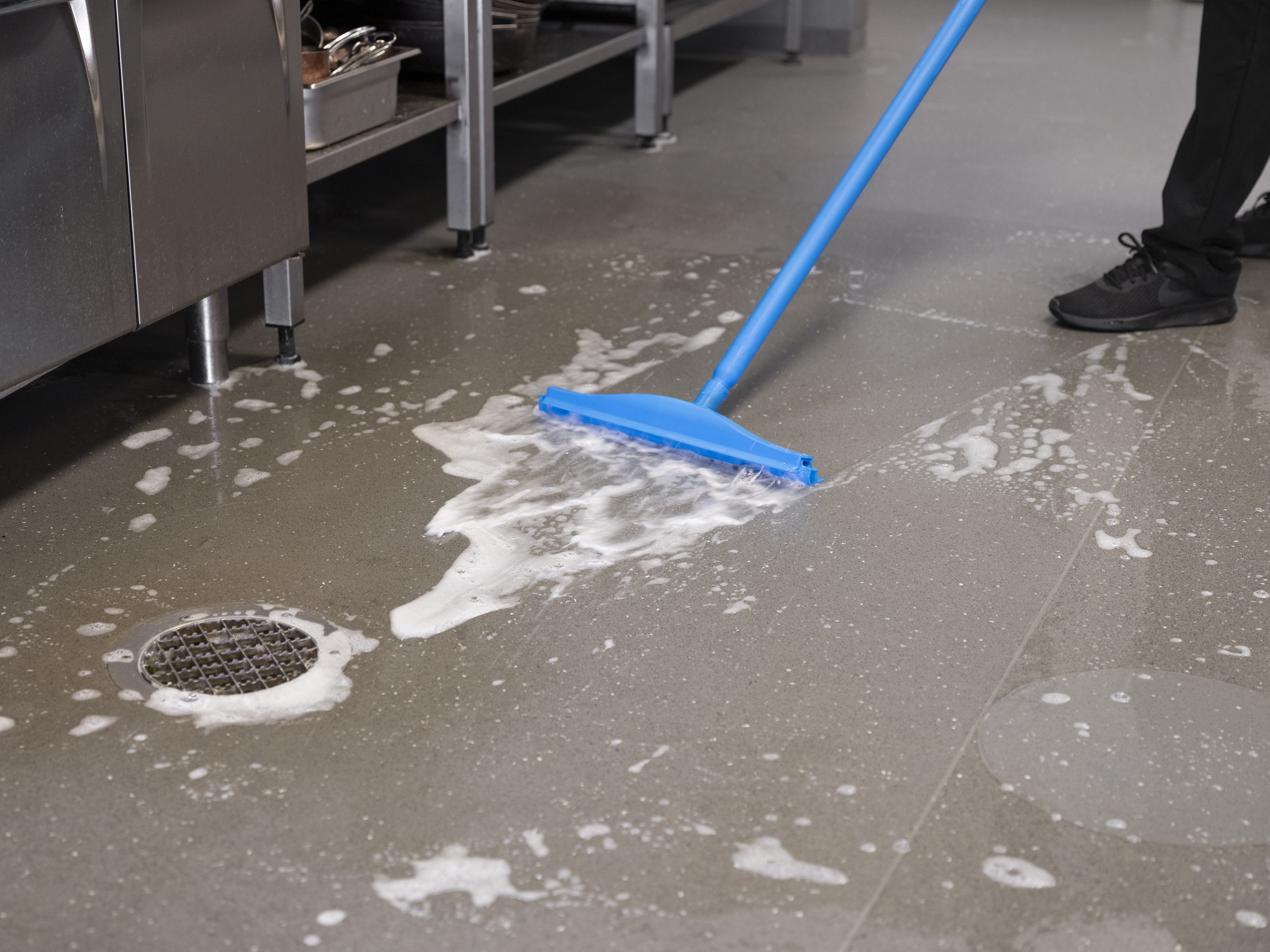 Vikan Hygienic Revolving Neck  Squeegee w/replacement cassette, 405 mm, Blue