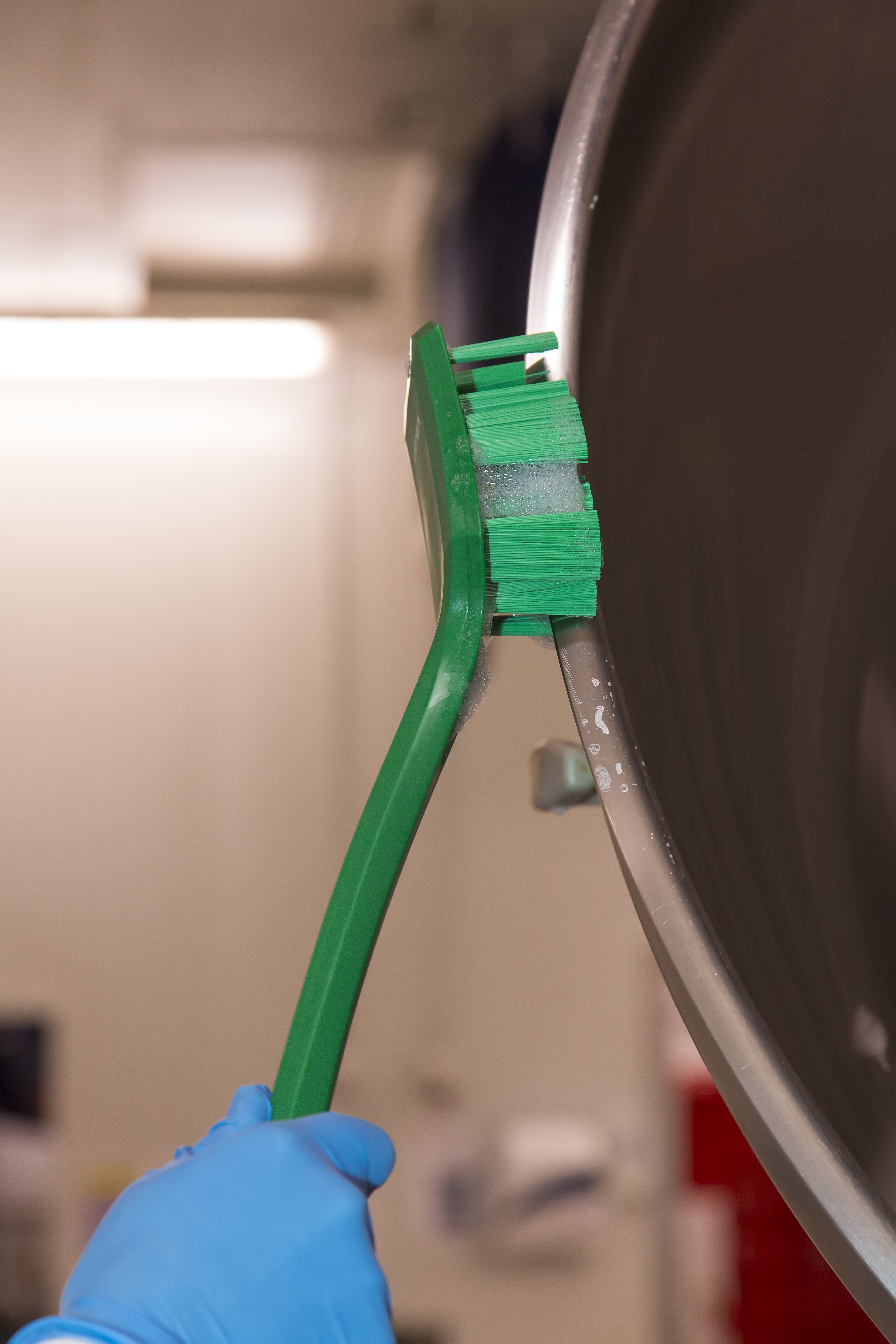 Vikan UST Hand Brush w/long Handle, 395 mm, Hard, Blue