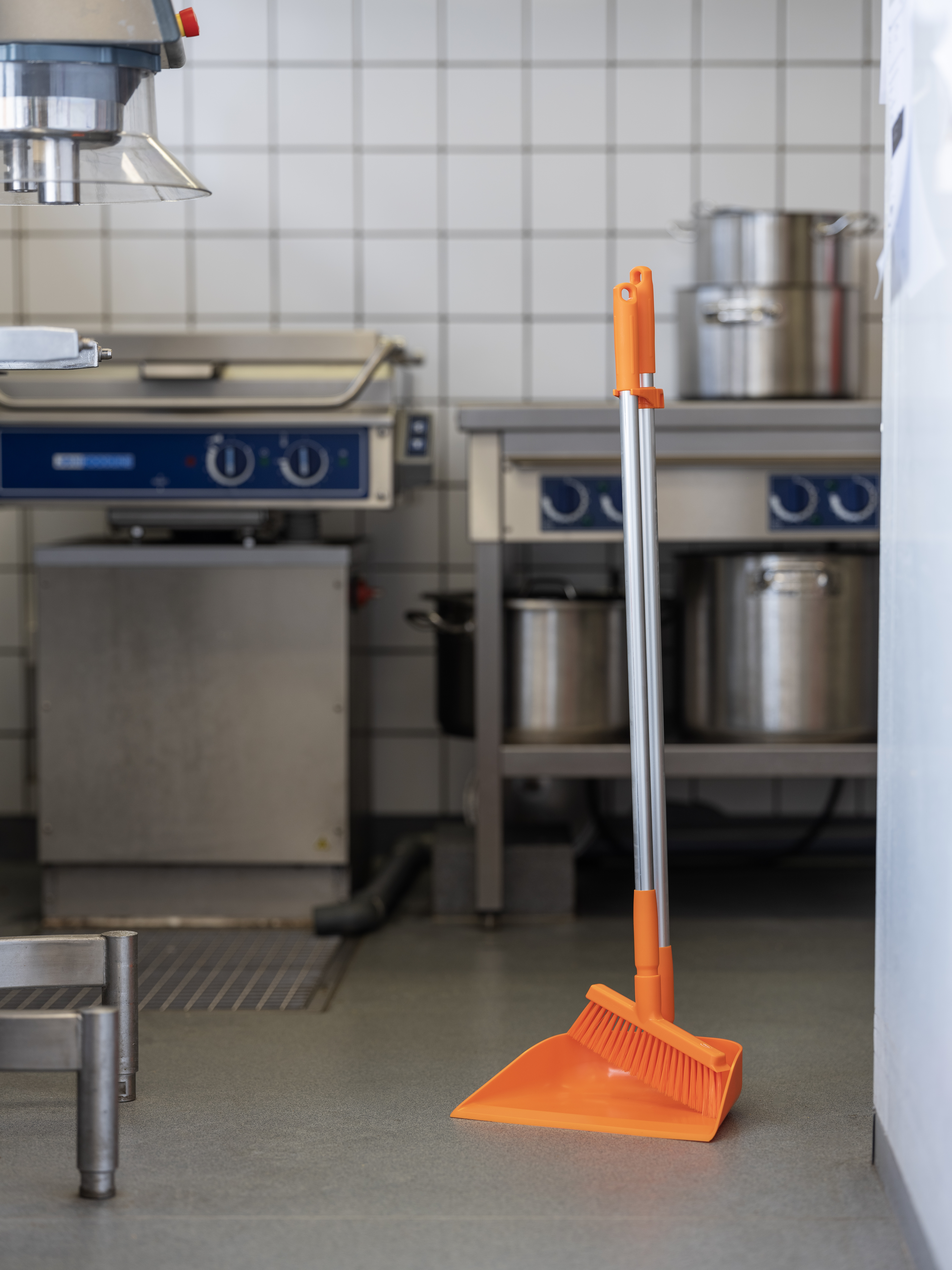 Vikan Dustpan Broom with Angled Thread, 250 mm, Medium, Blue