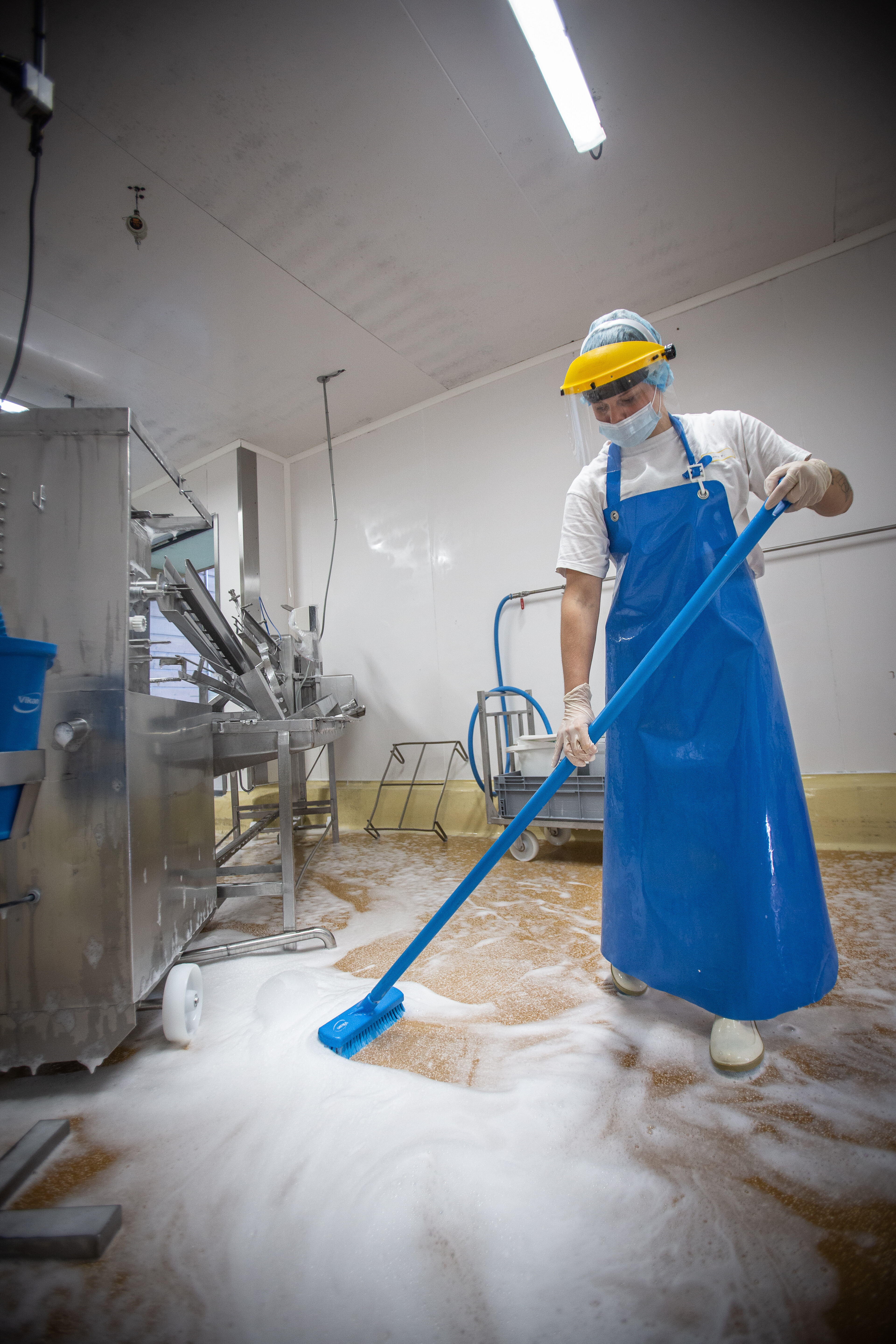 Vikan Wall-/Floor Washing Brush, 305 mm, Hard, Blue