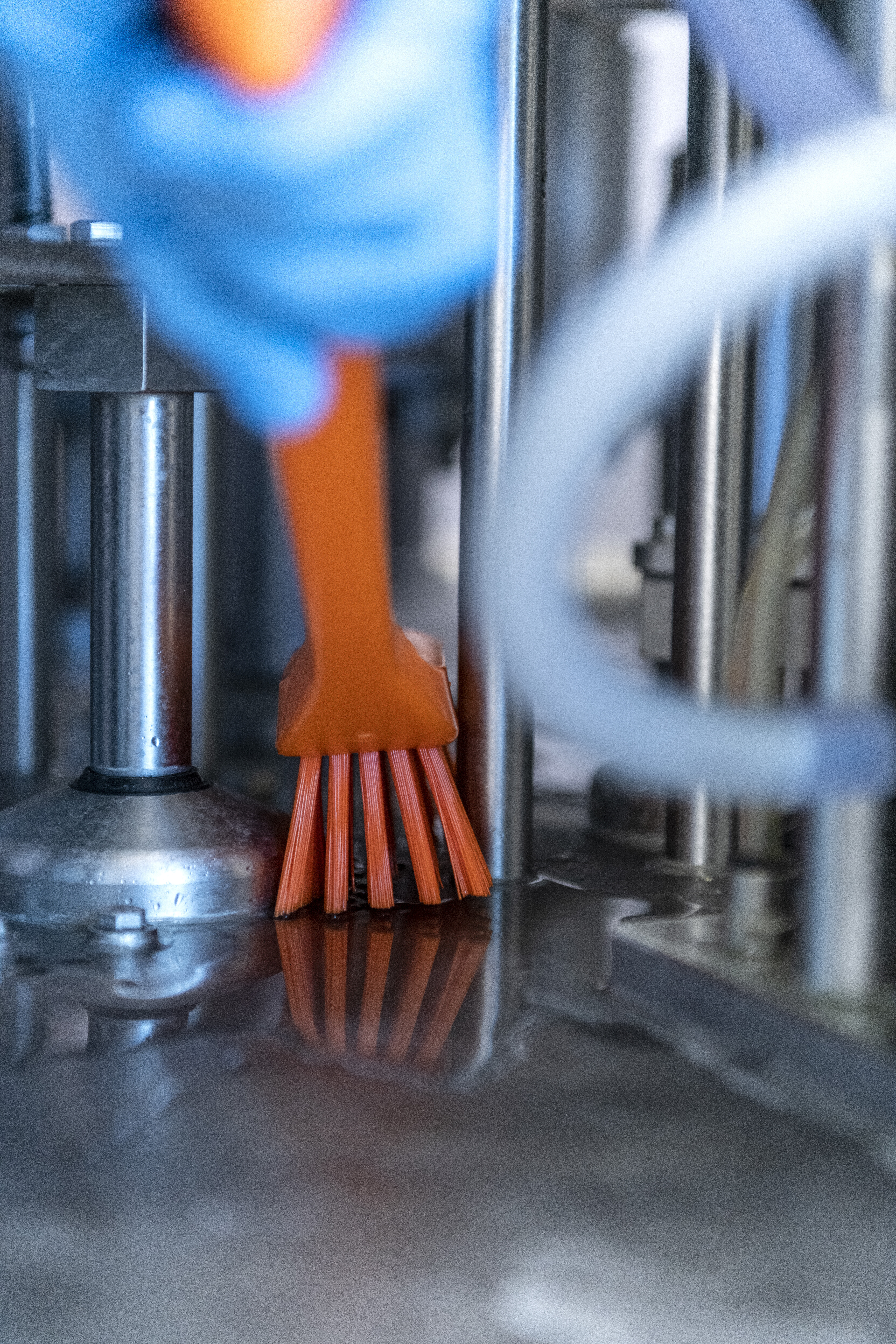 Vikan Narrow Cleaning Brush with Long Handle, 420 mm, Hard, Blue