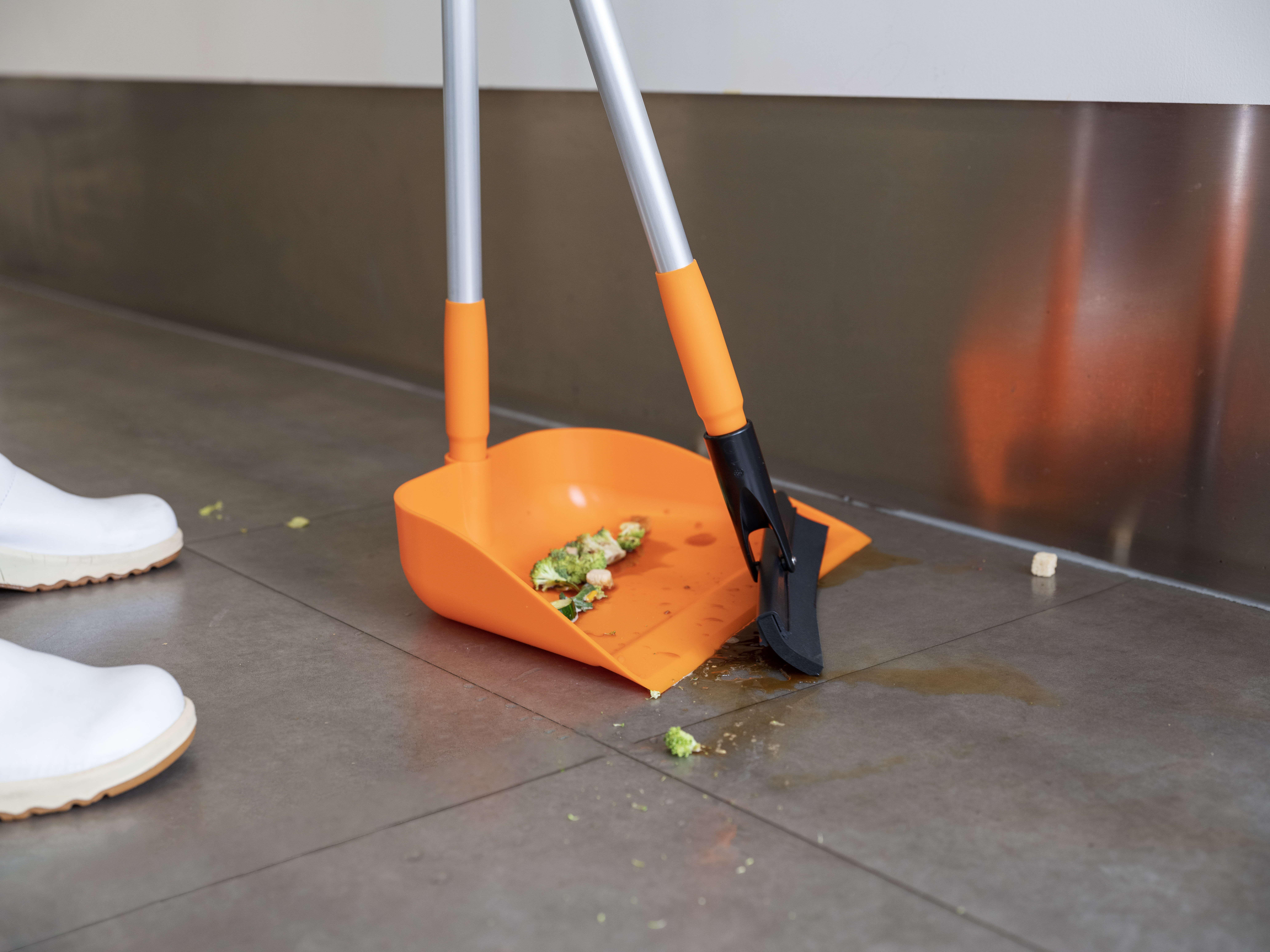 Vikan Squeegee, Angle Adjustable for 5662x, 5665x and 5666x, 260 mm, Black