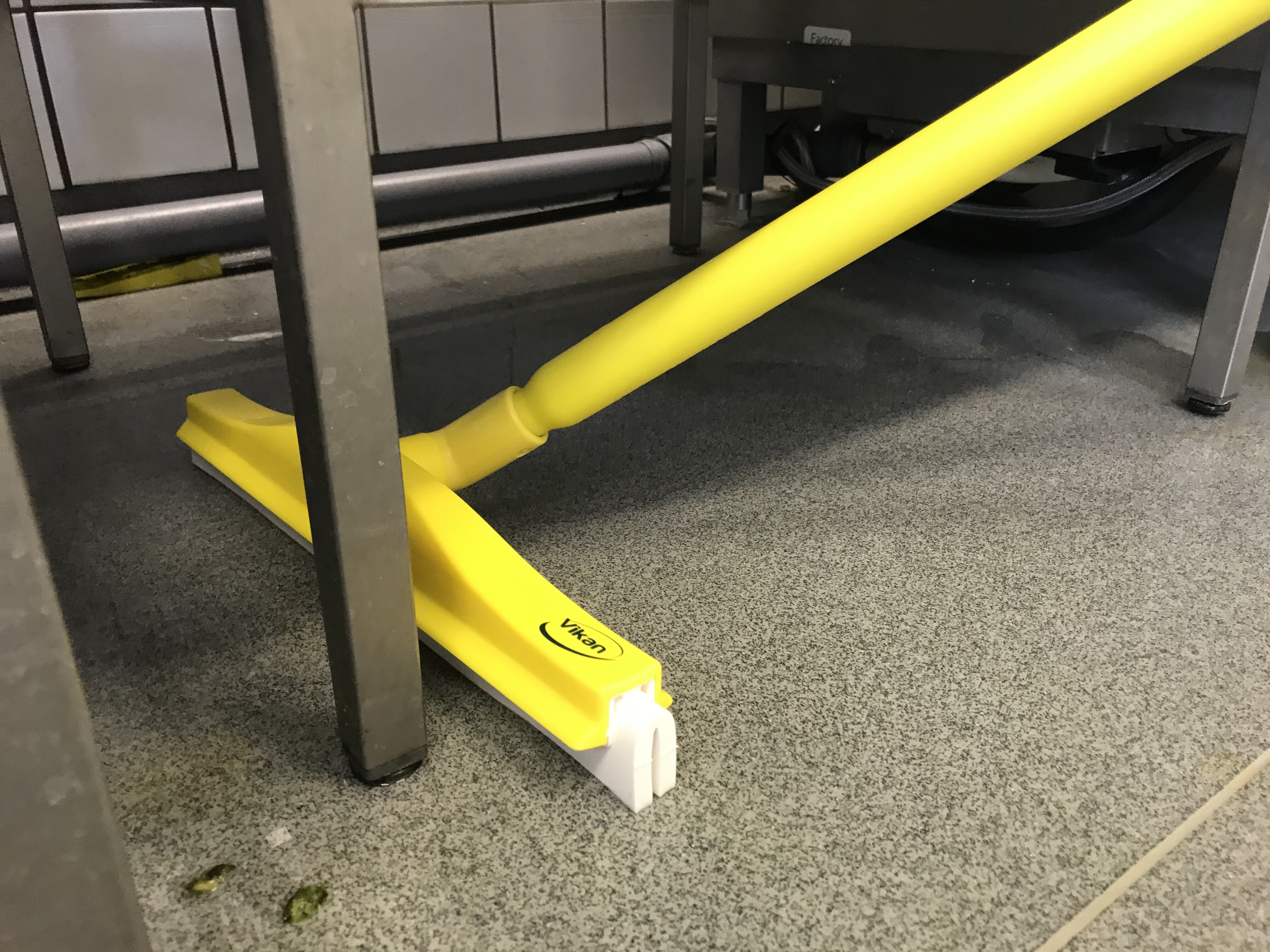 Vikan Revolving Neck Floor squeegee w/Replacement Cassette, 500 mm, Blue