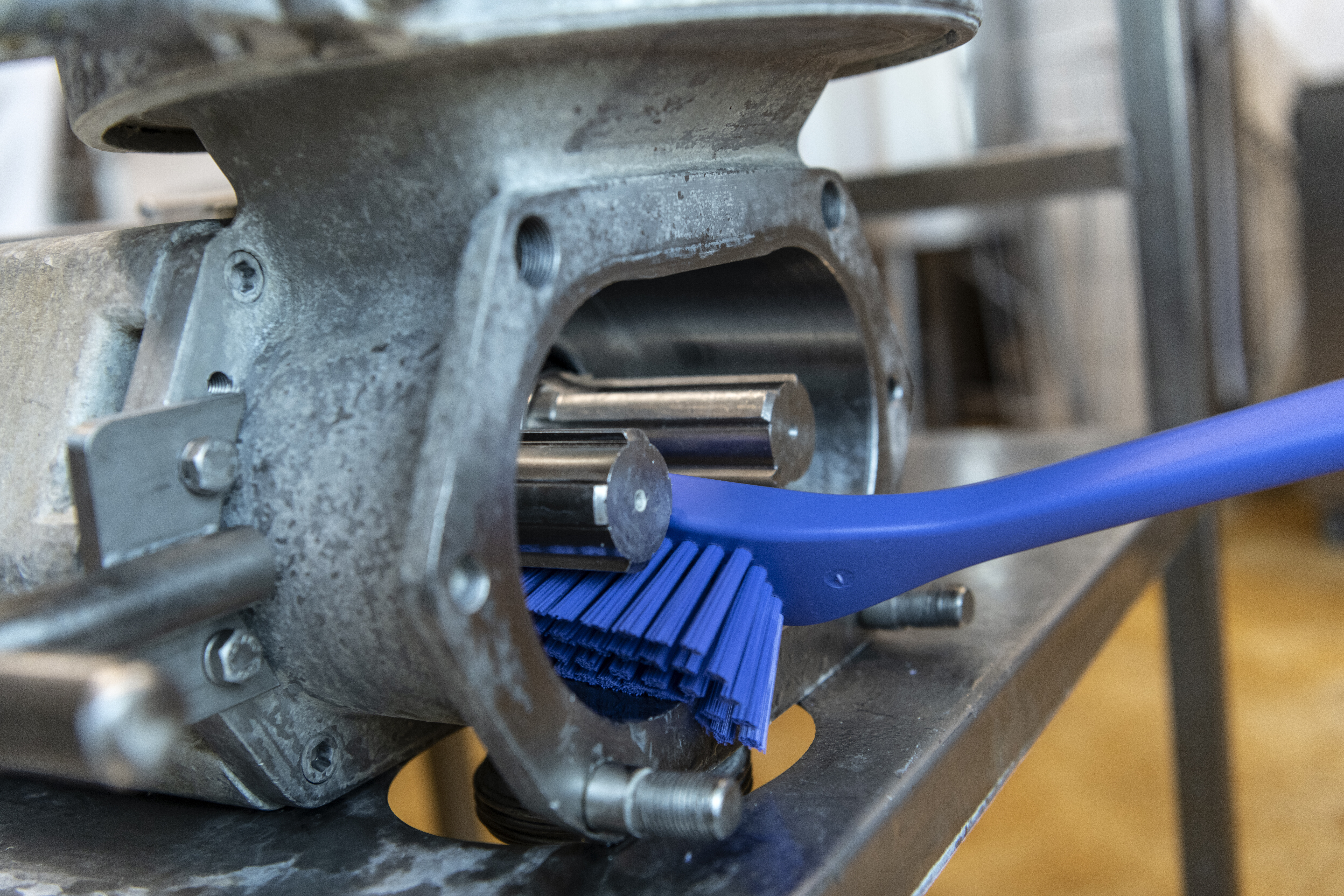 Vikan Narrow Cleaning Brush with Long Handle, 420 mm, Hard, Blue