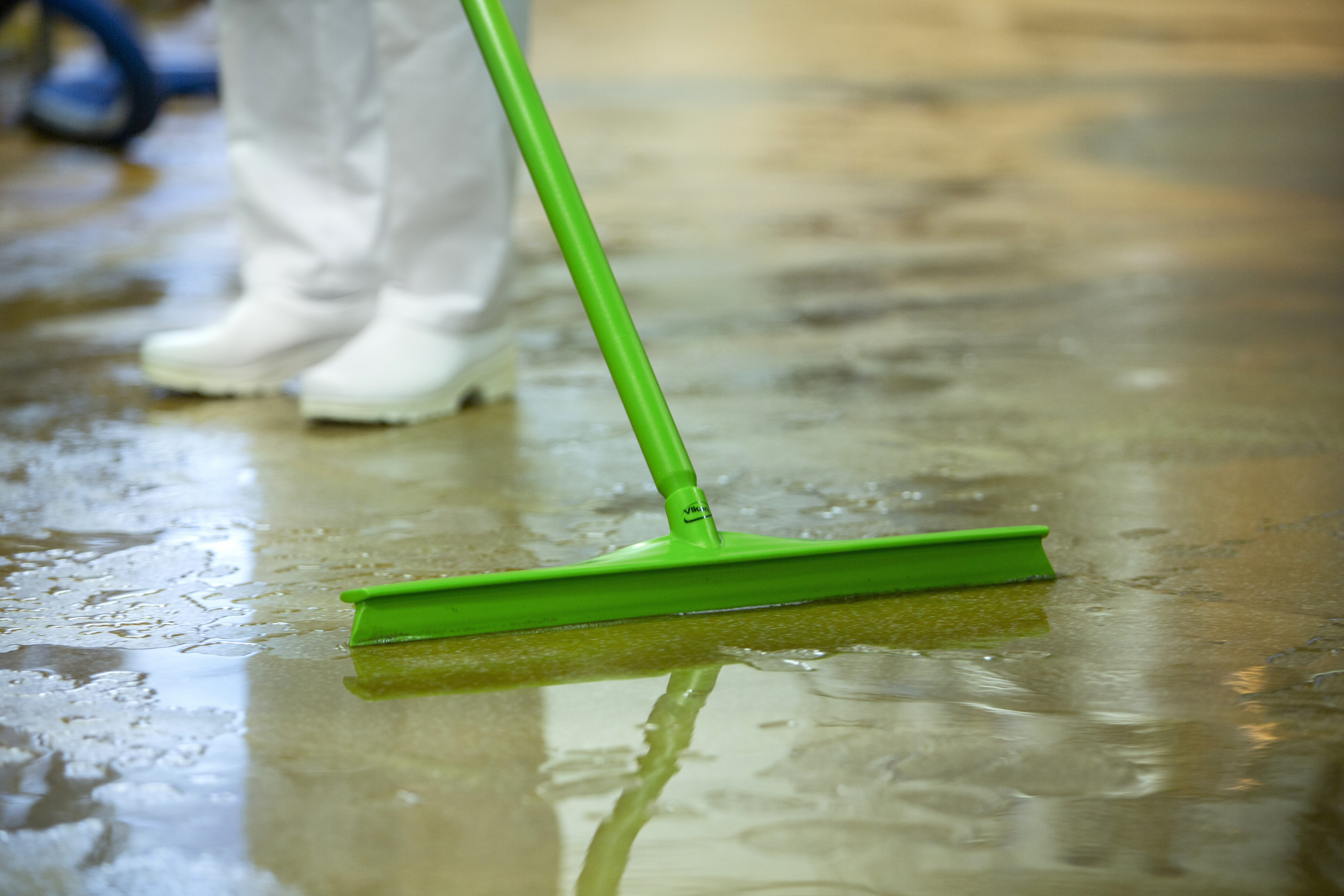 Vikan Ultra Hygiene Squeegee, 700 mm, Blue