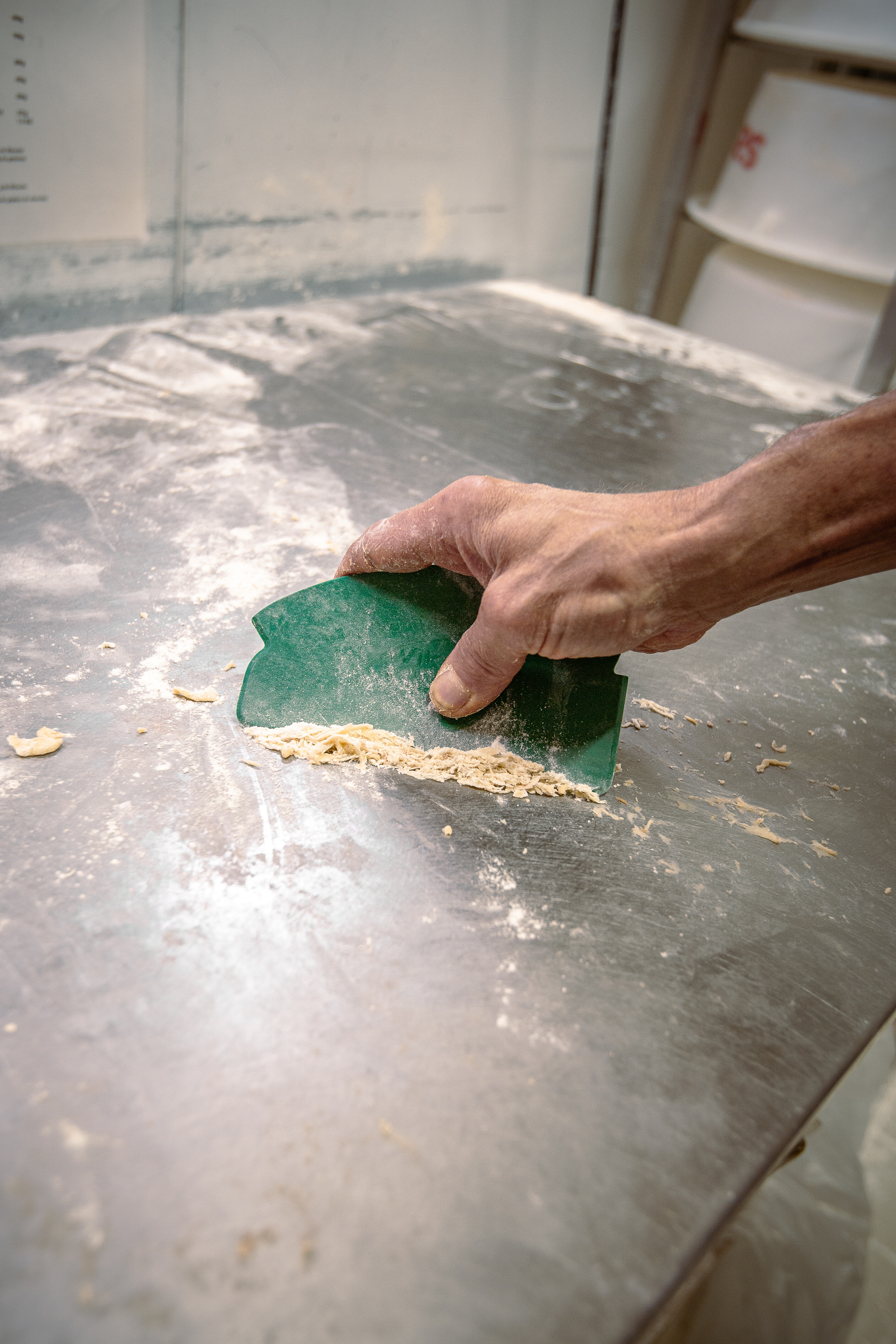 Vikan Hand Scraper, flexible, Metal Detectable, 165 mm, Blue