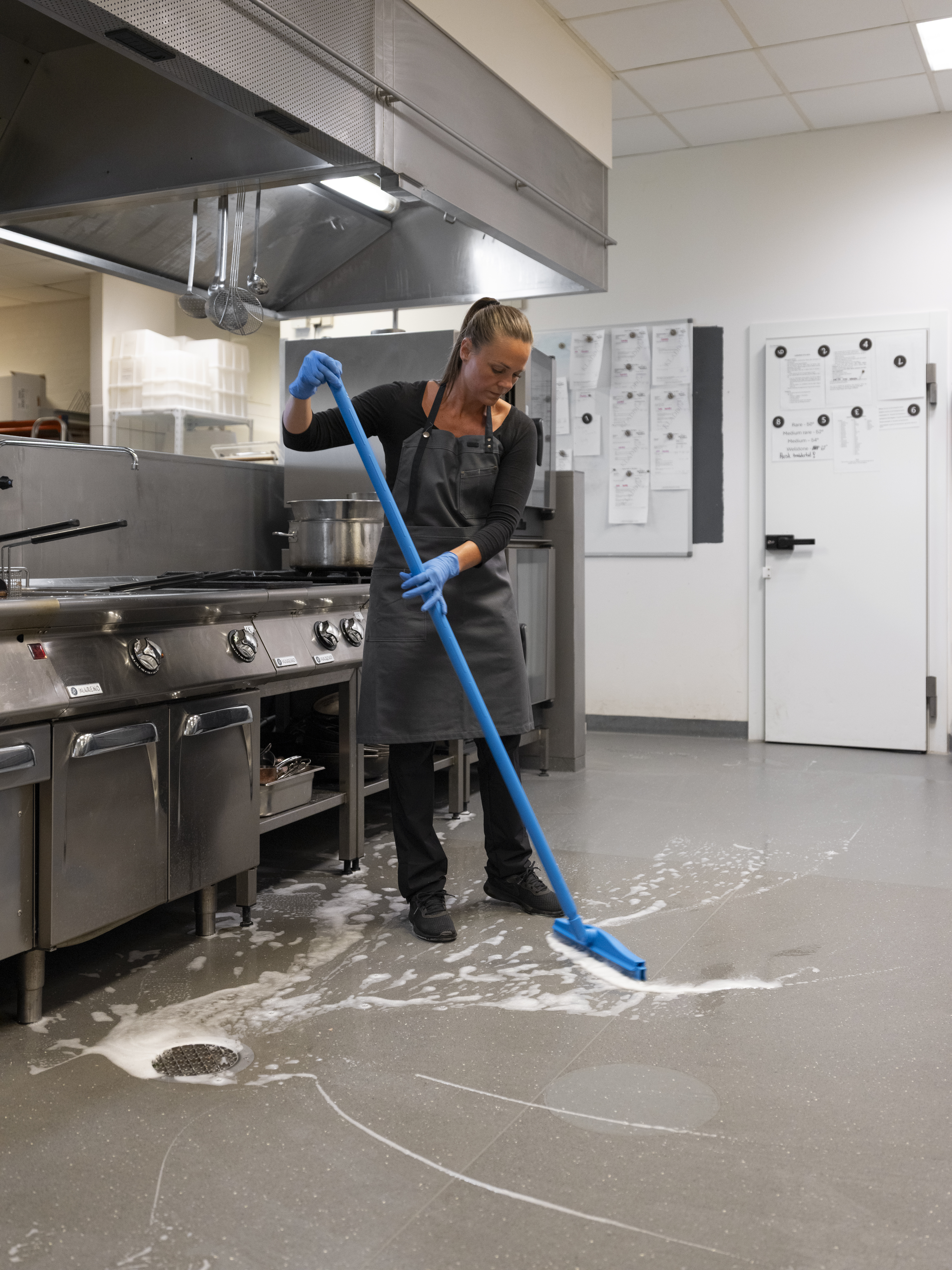 Vikan Hygienic Revolving Neck  Squeegee w/replacement cassette, 405 mm, Blue