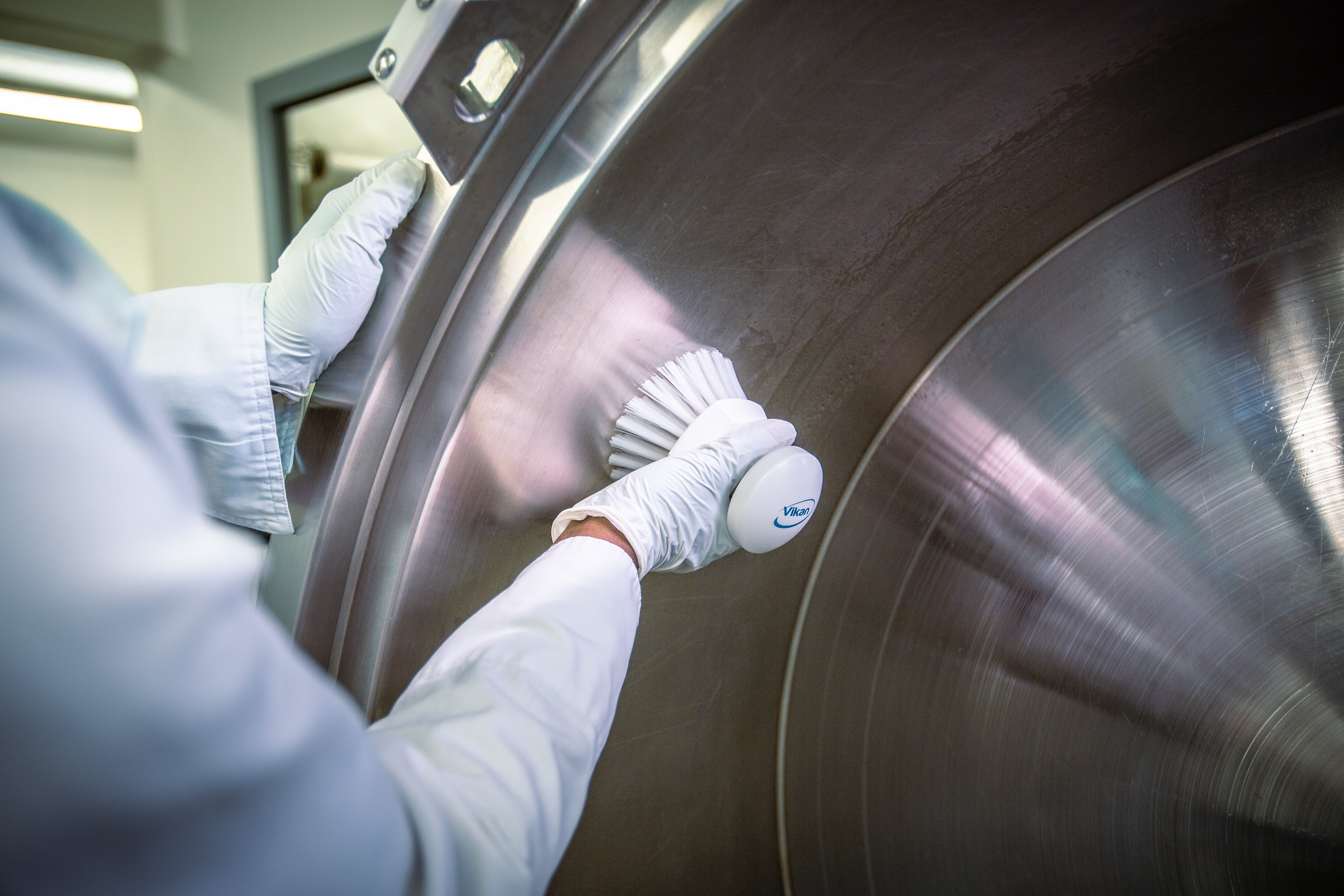 Vikan Round Hand Scrub, 110 mm, Hard, Blue