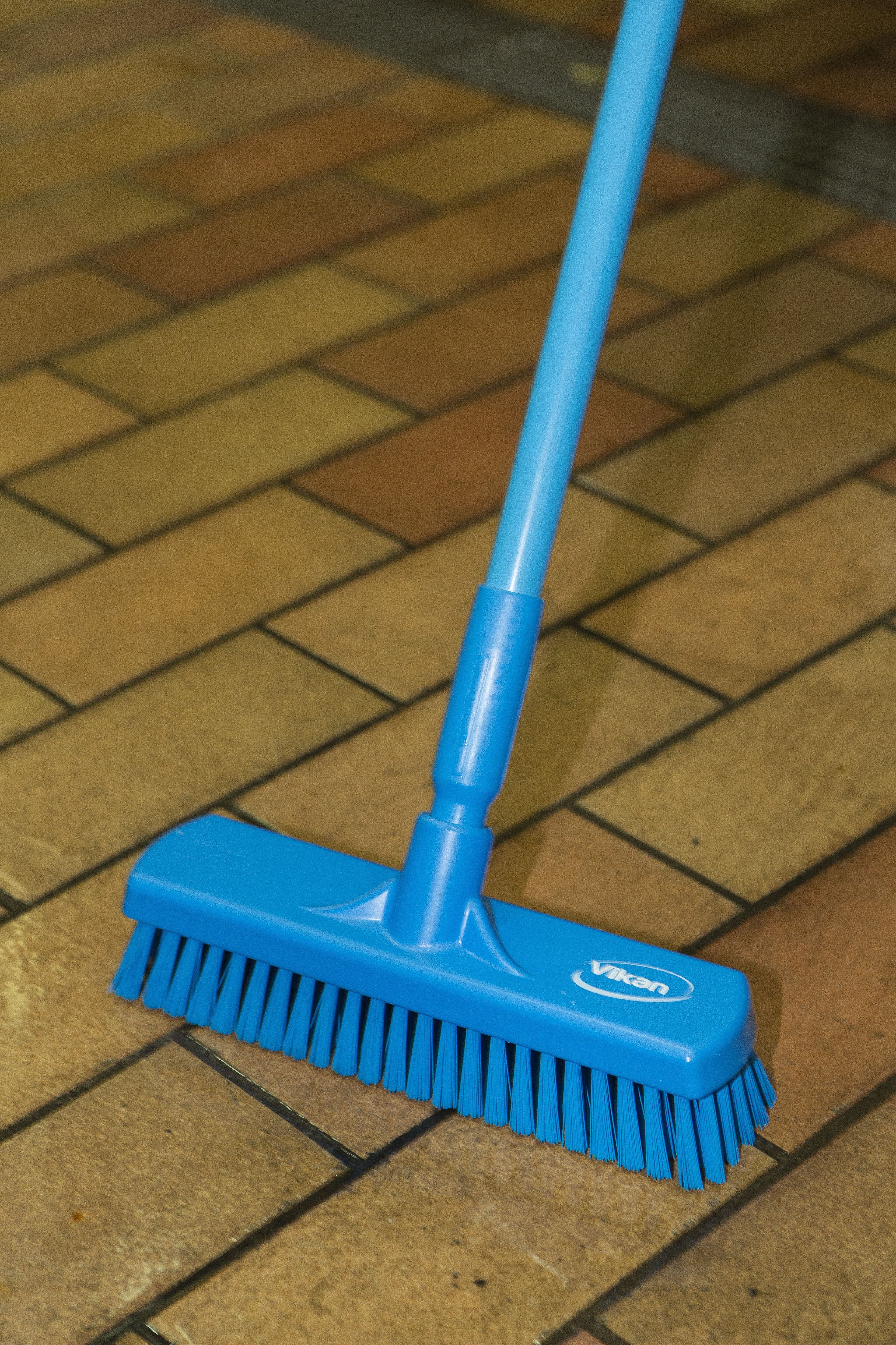 Vikan Wall-/Floor Washing Brush, 305 mm, Hard, Blue