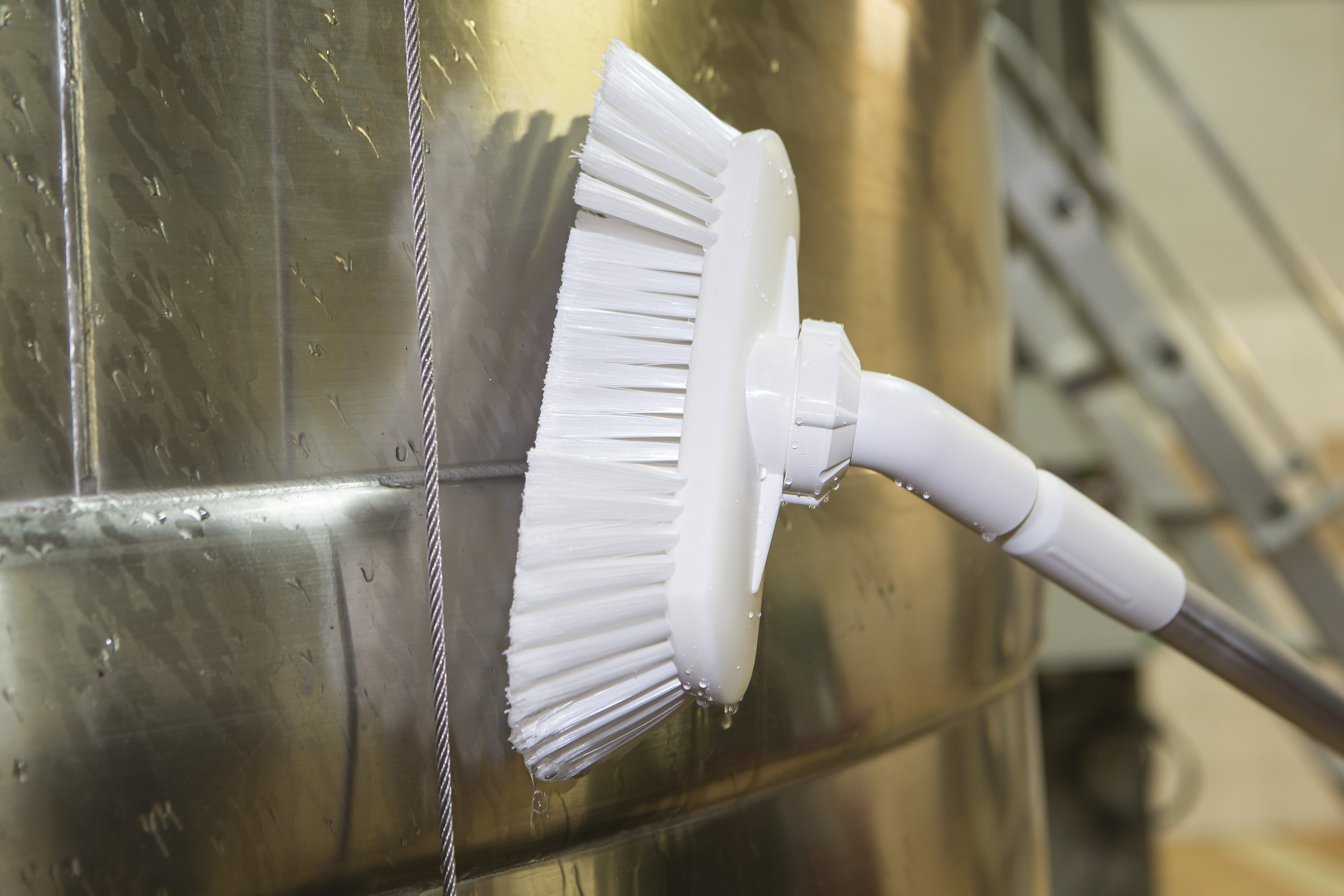 Vikan Washing Brush w/Angle adjustment, waterfed, 240 mm, Soft/split, Blue