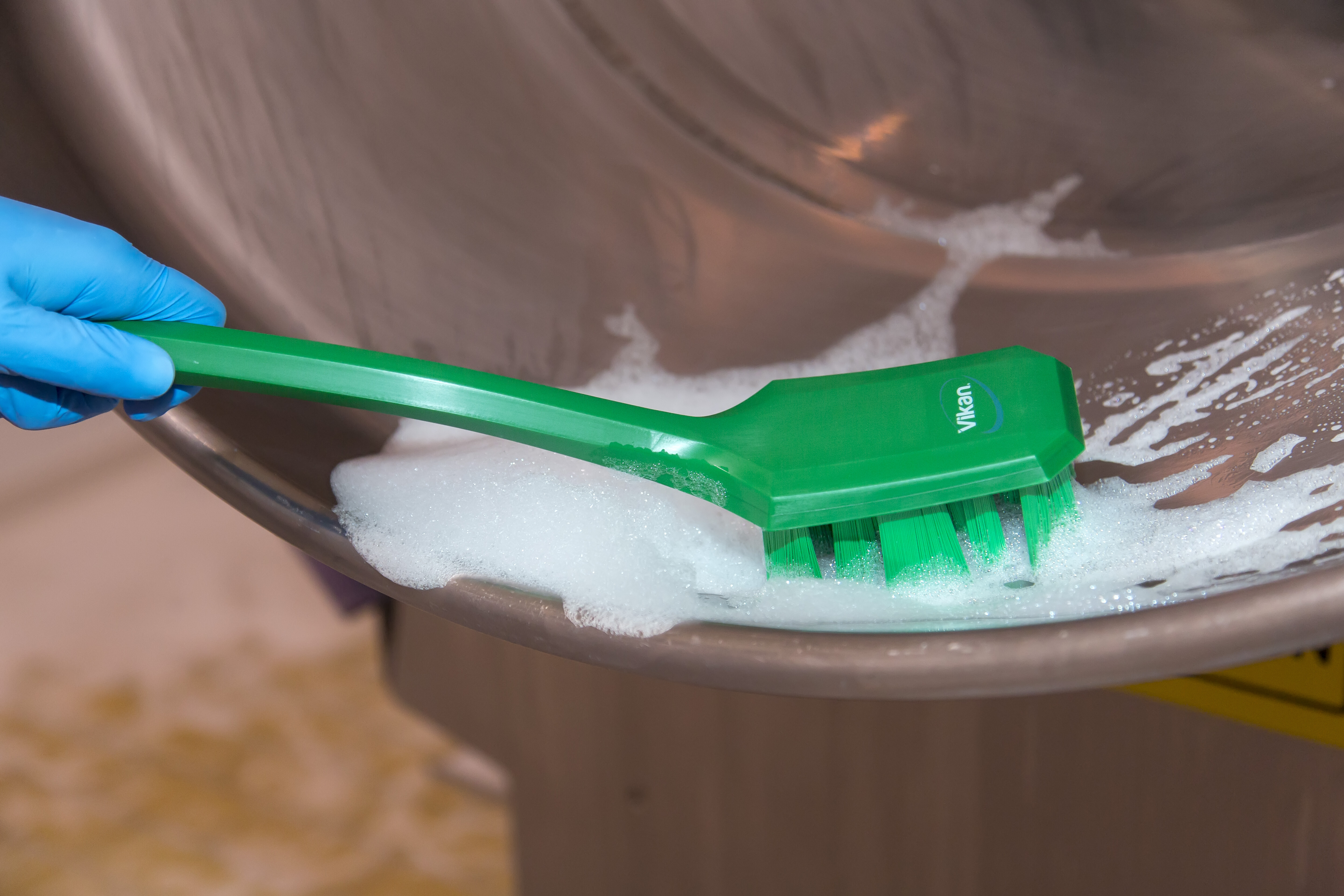 Vikan UST Hand Brush w/long Handle, 395 mm, Hard, Blue