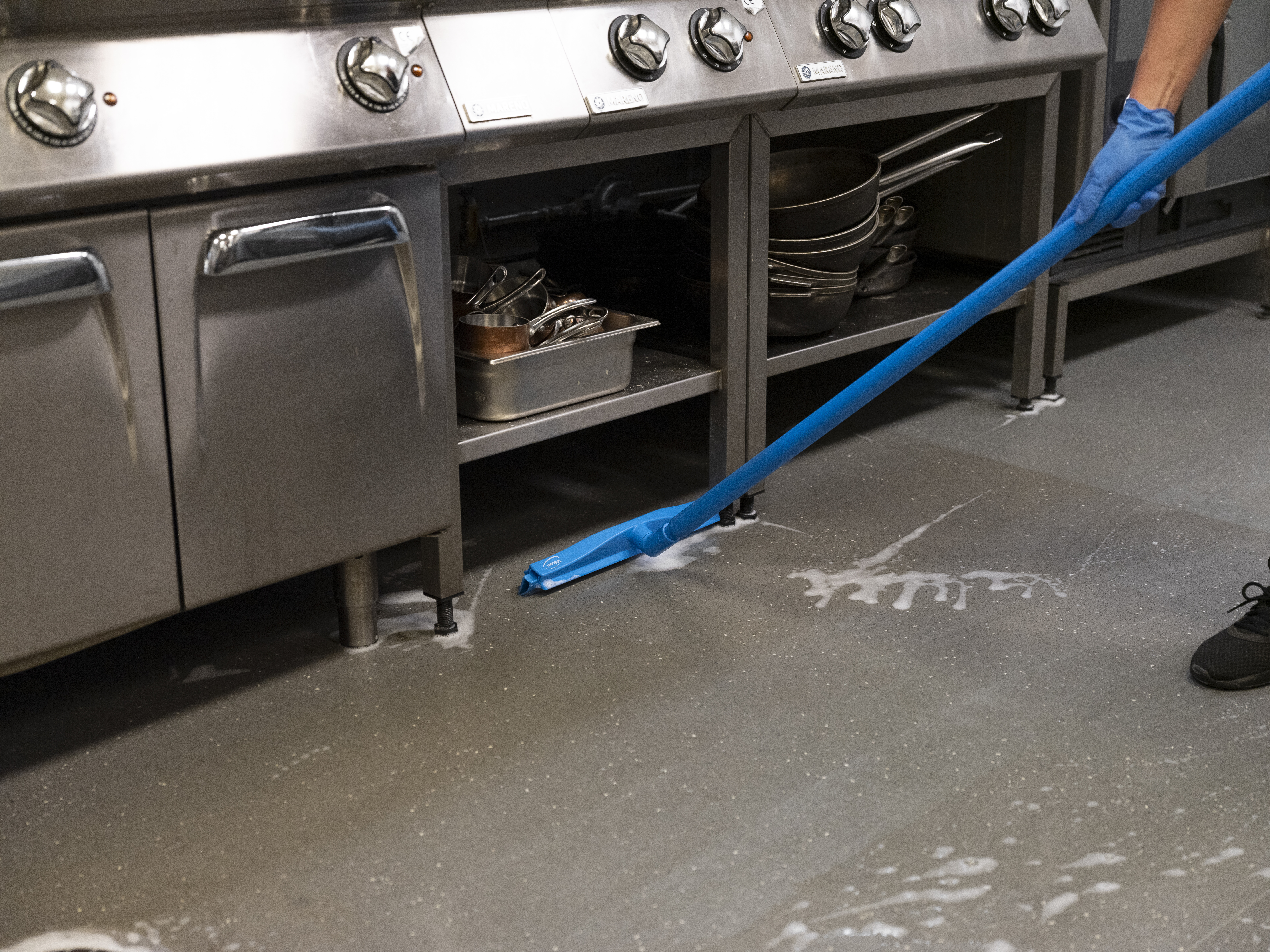 Vikan Hygienic Revolving Neck  Squeegee w/replacement cassette, 405 mm, Blue