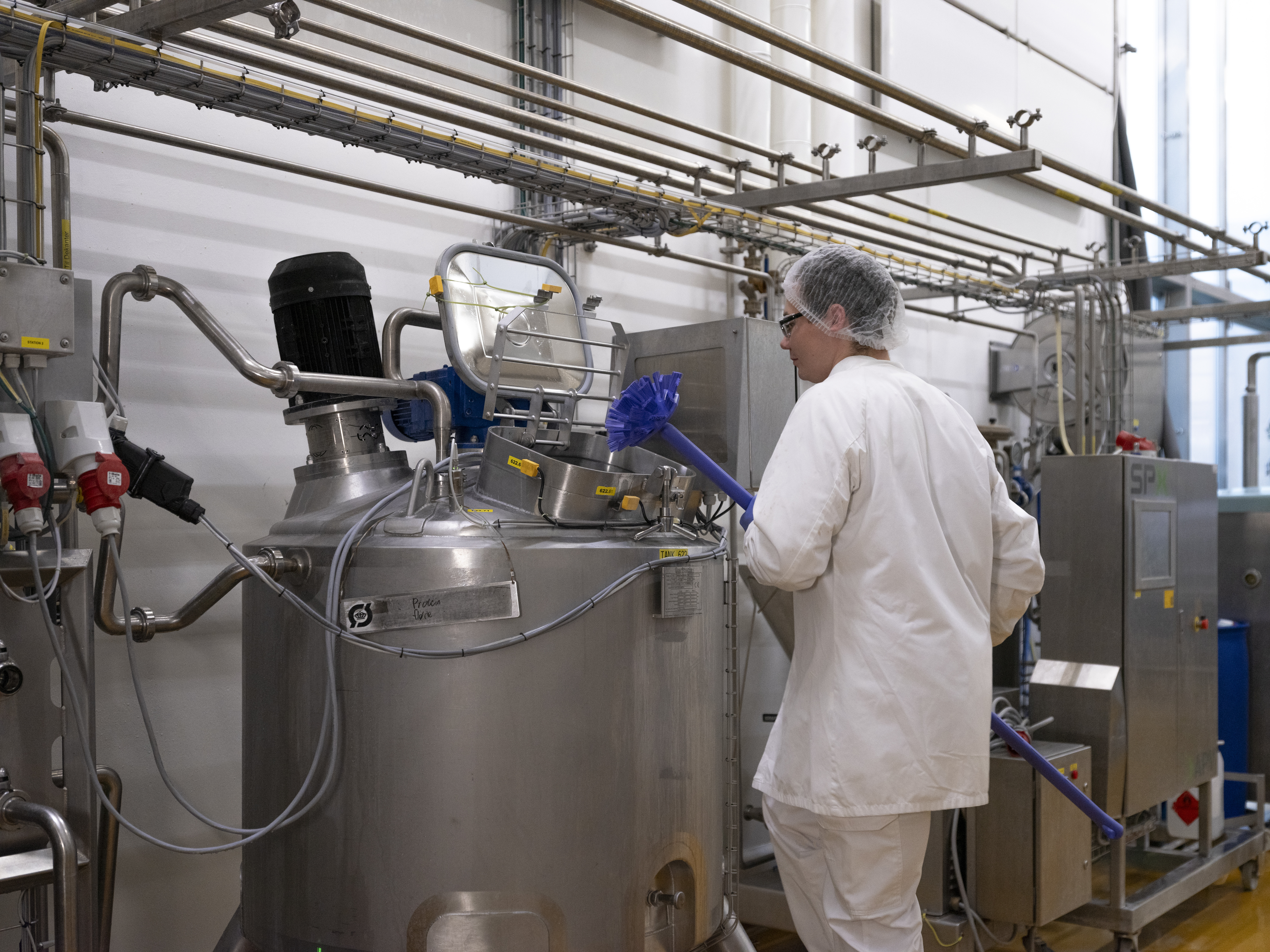 Vikan UST Tank Brush, 190 mm, Hard, Blue