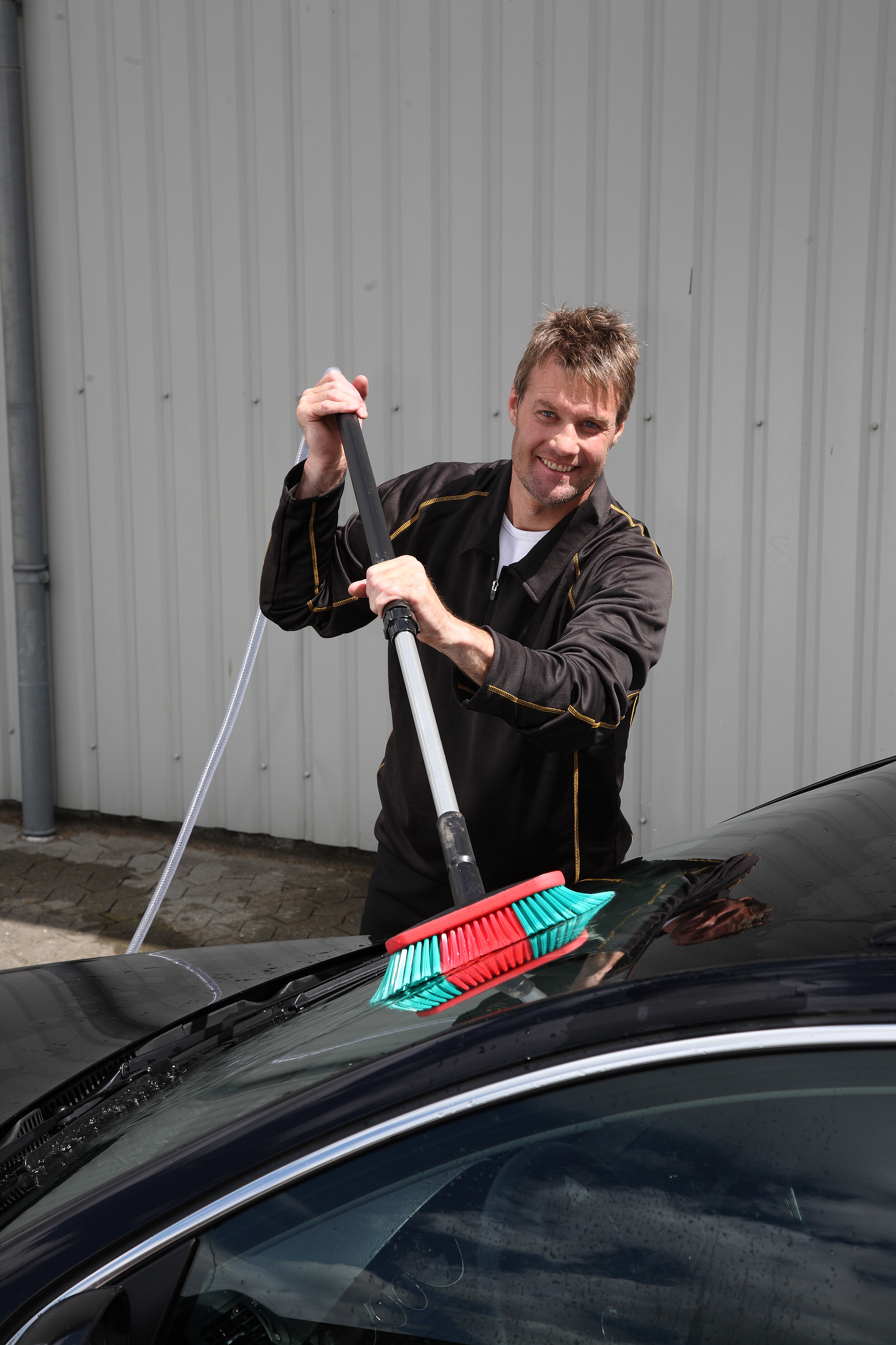 Vikan Vehicle Brush, waterfed, 270 mm, Soft/split, Black