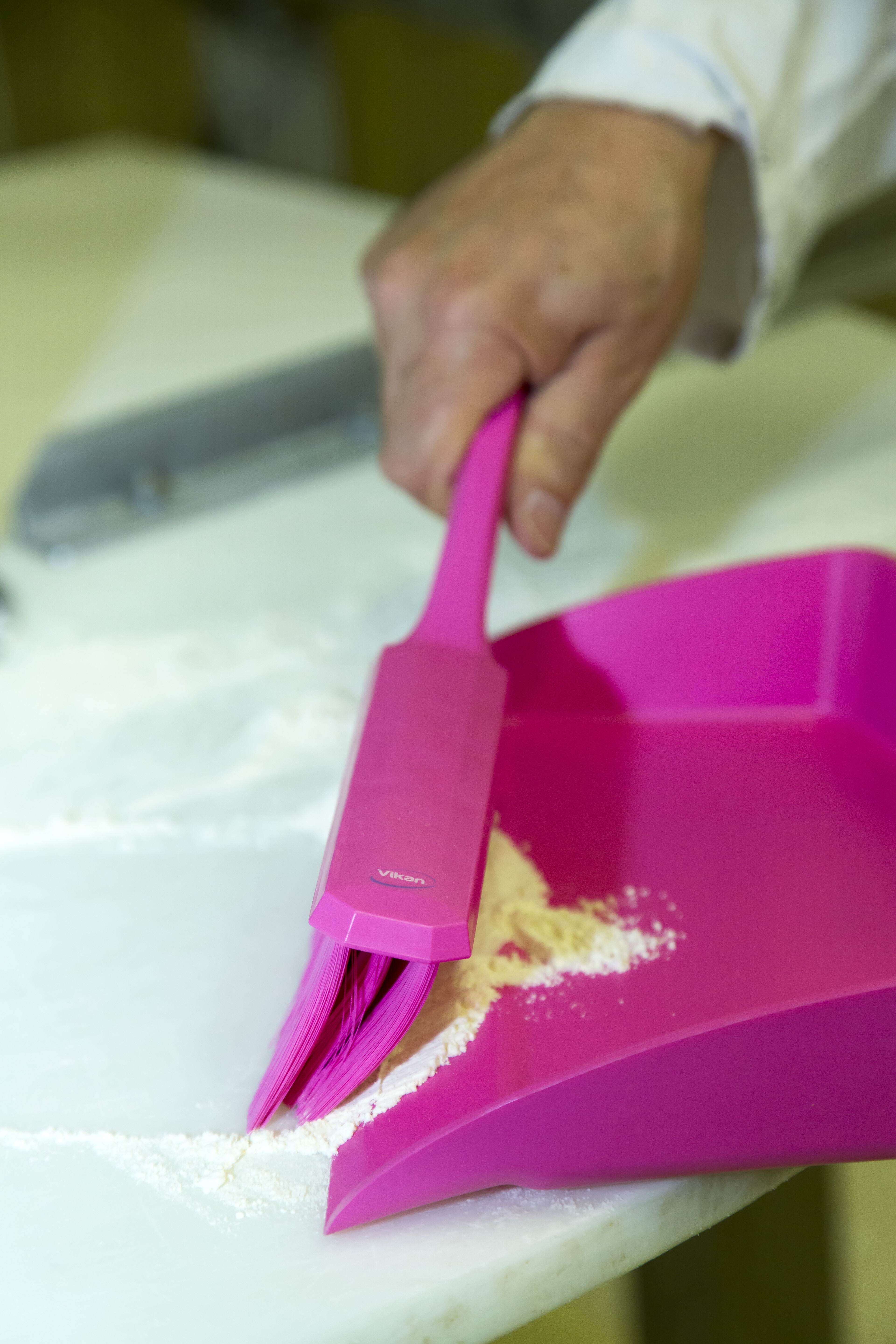 Vikan UST Bench Brush, 330 mm, Soft, Blue